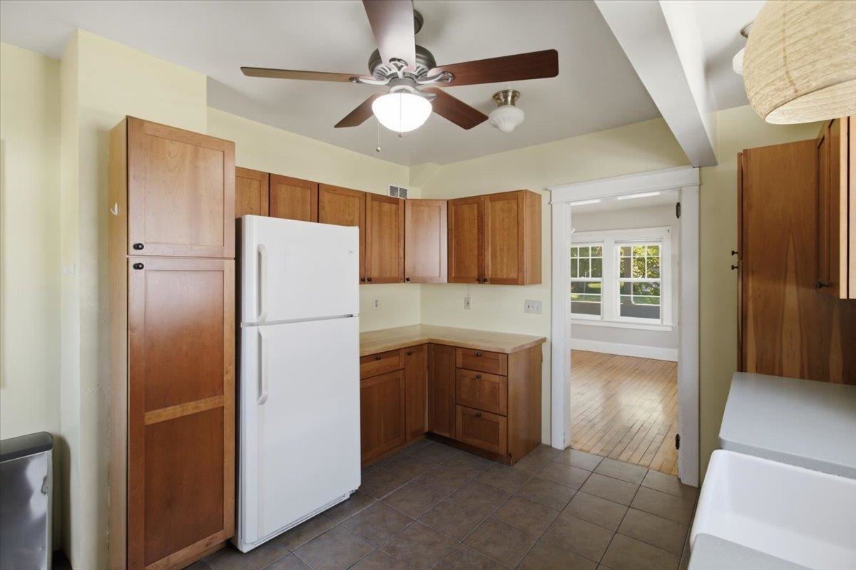301 Elm Street Property Photo 11