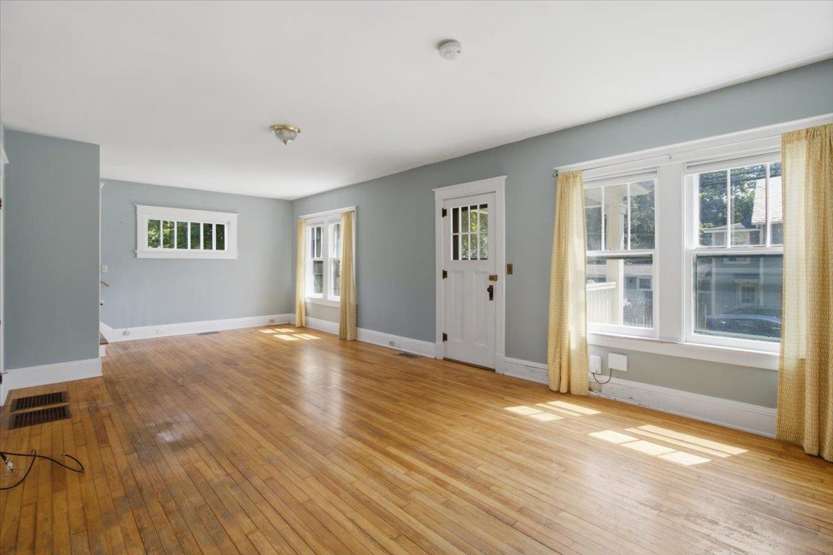 301 Elm Street Property Photo 16