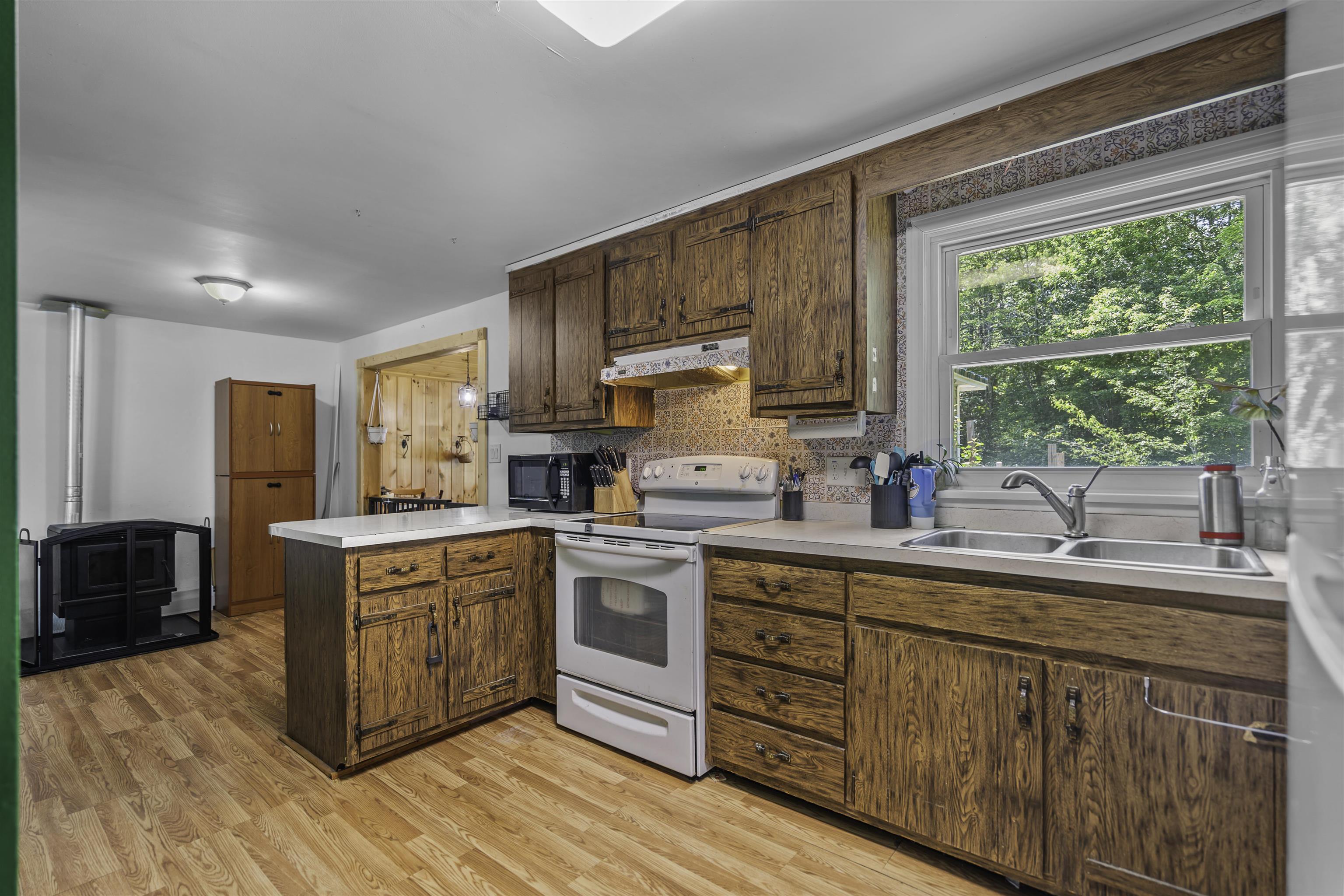 935 Battle Street Property Photo 7