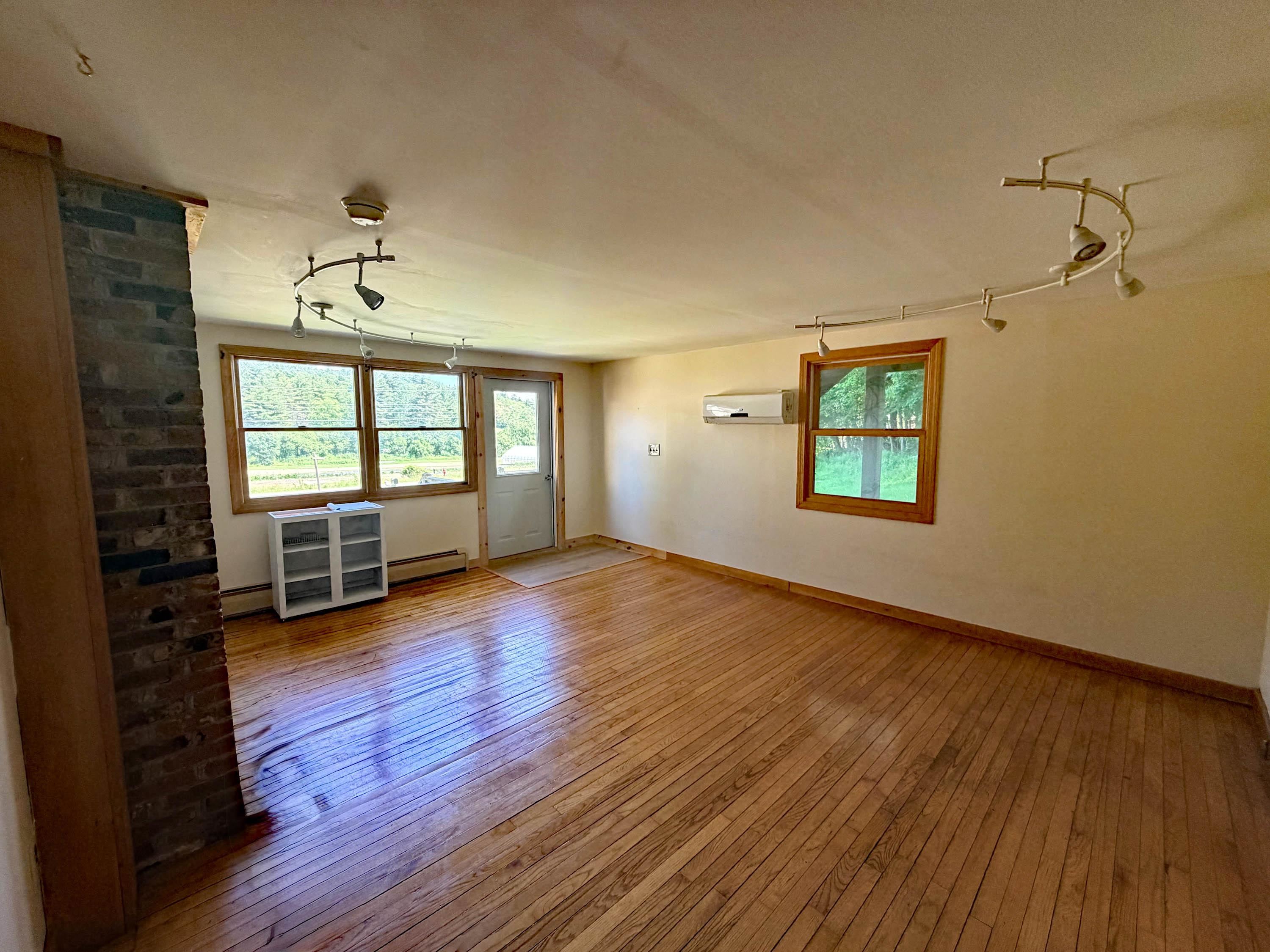 106 Coolidge Highway Property Photo 22