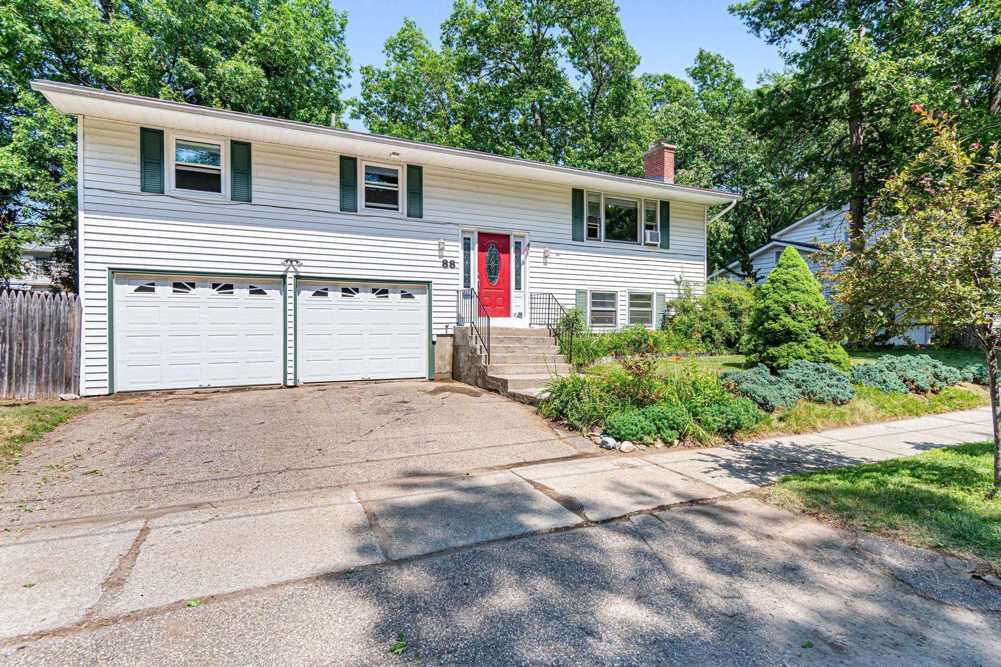 88 Pleasant Avenue Property Photo 1