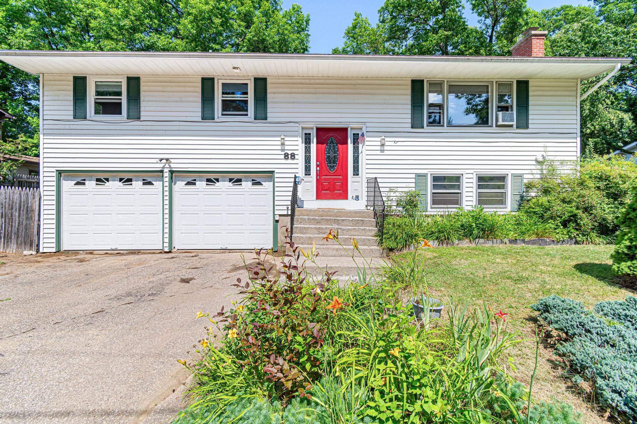 88 Pleasant Avenue Property Photo 2