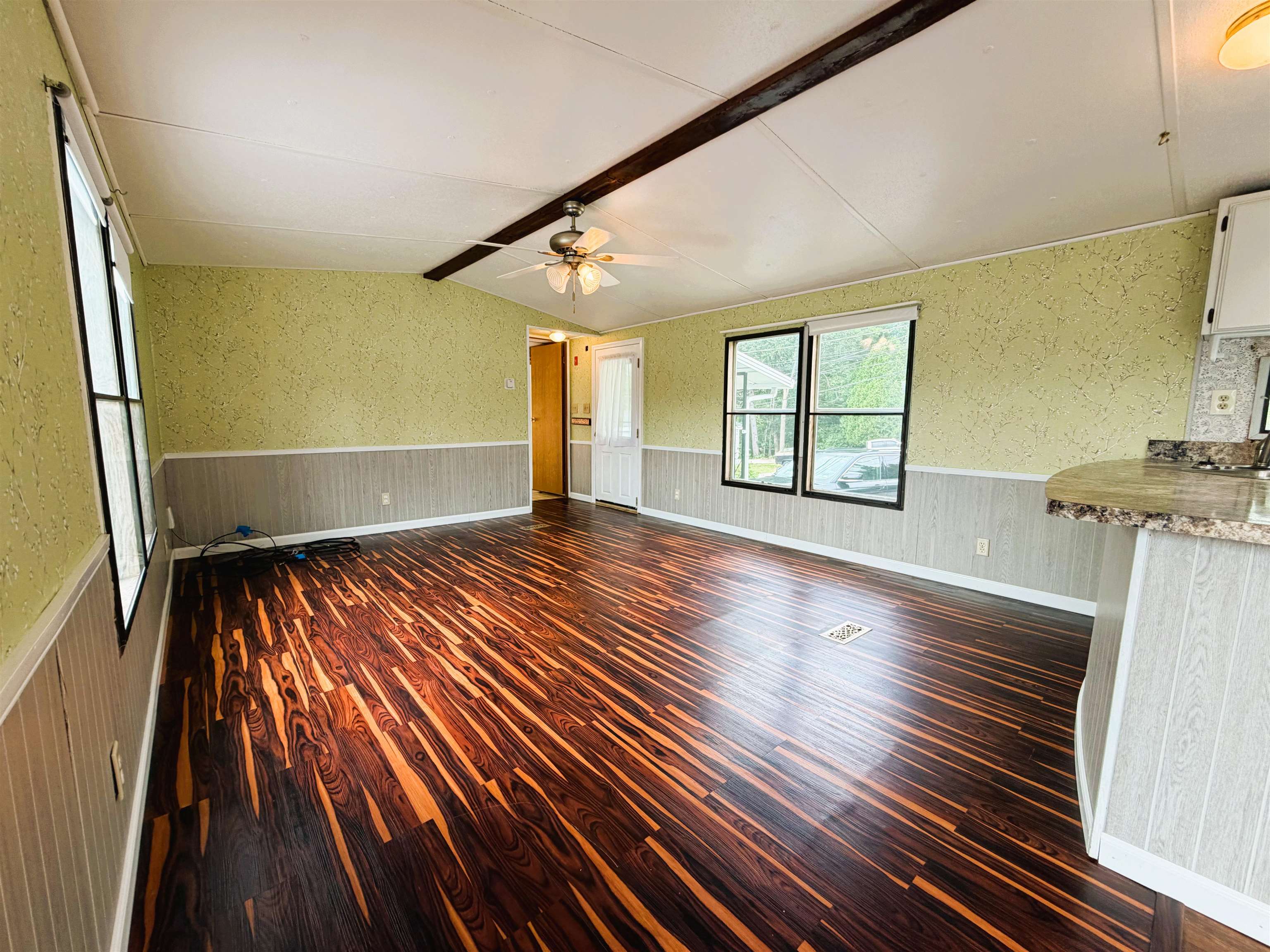 8 Hilltop Manor Mobile Home Park Property Photo 6