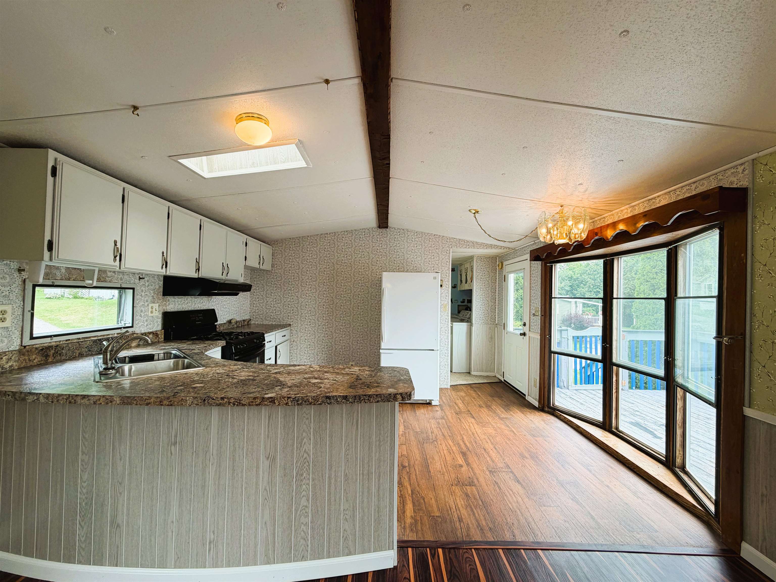 8 Hilltop Manor Mobile Home Park Property Photo 7