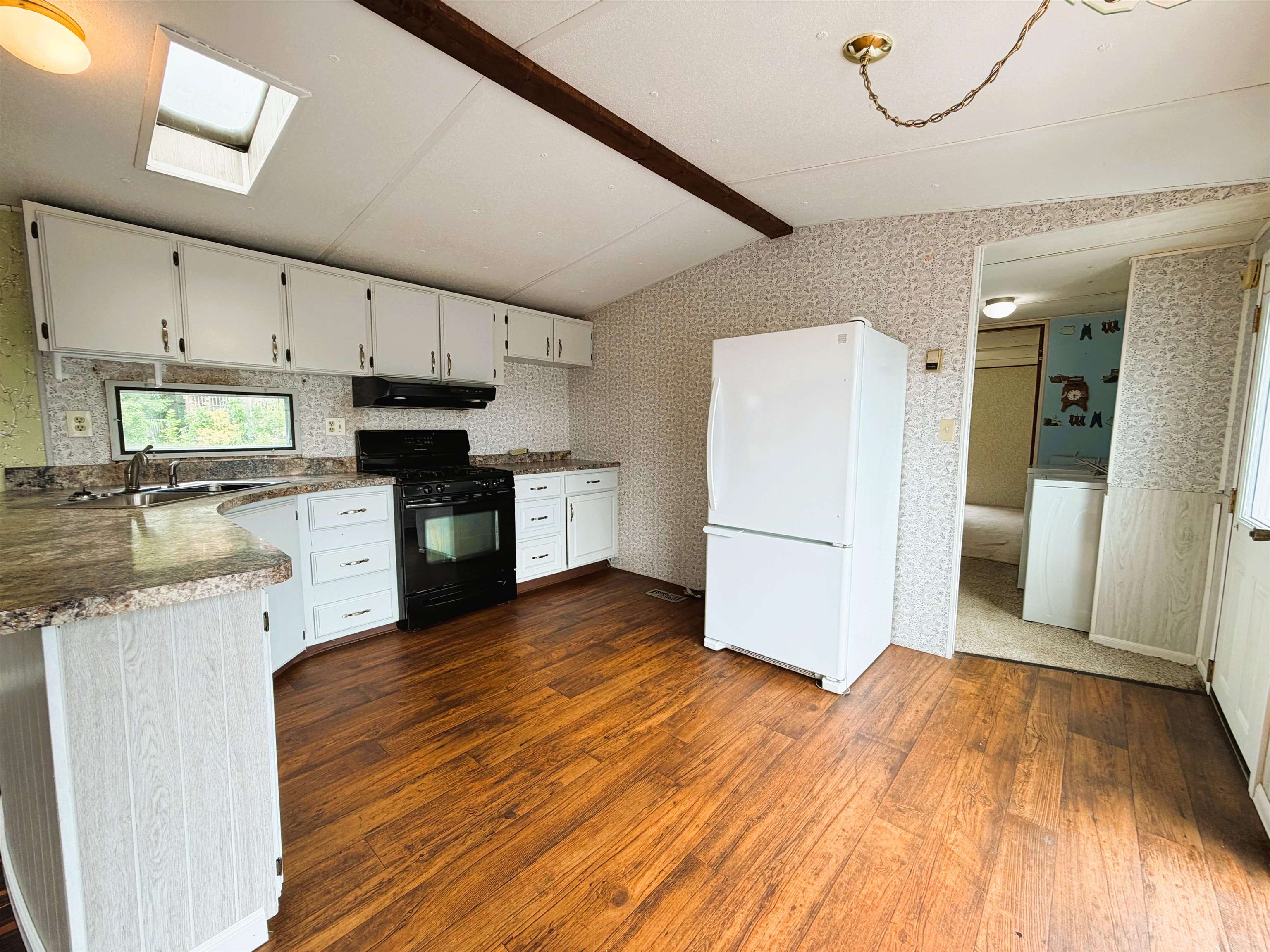 8 Hilltop Manor Mobile Home Park Property Photo 10