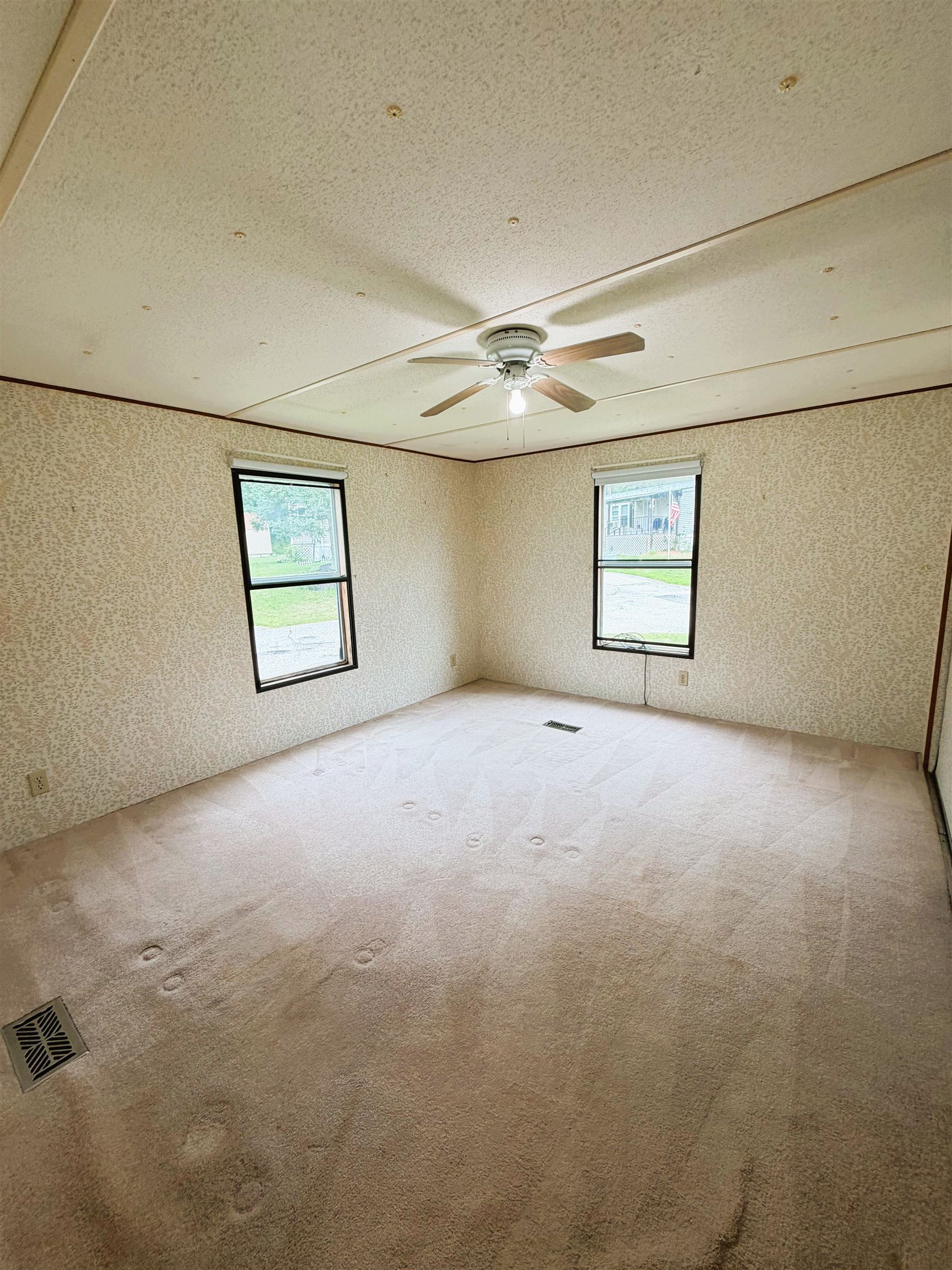 8 Hilltop Manor Mobile Home Park Property Photo 14