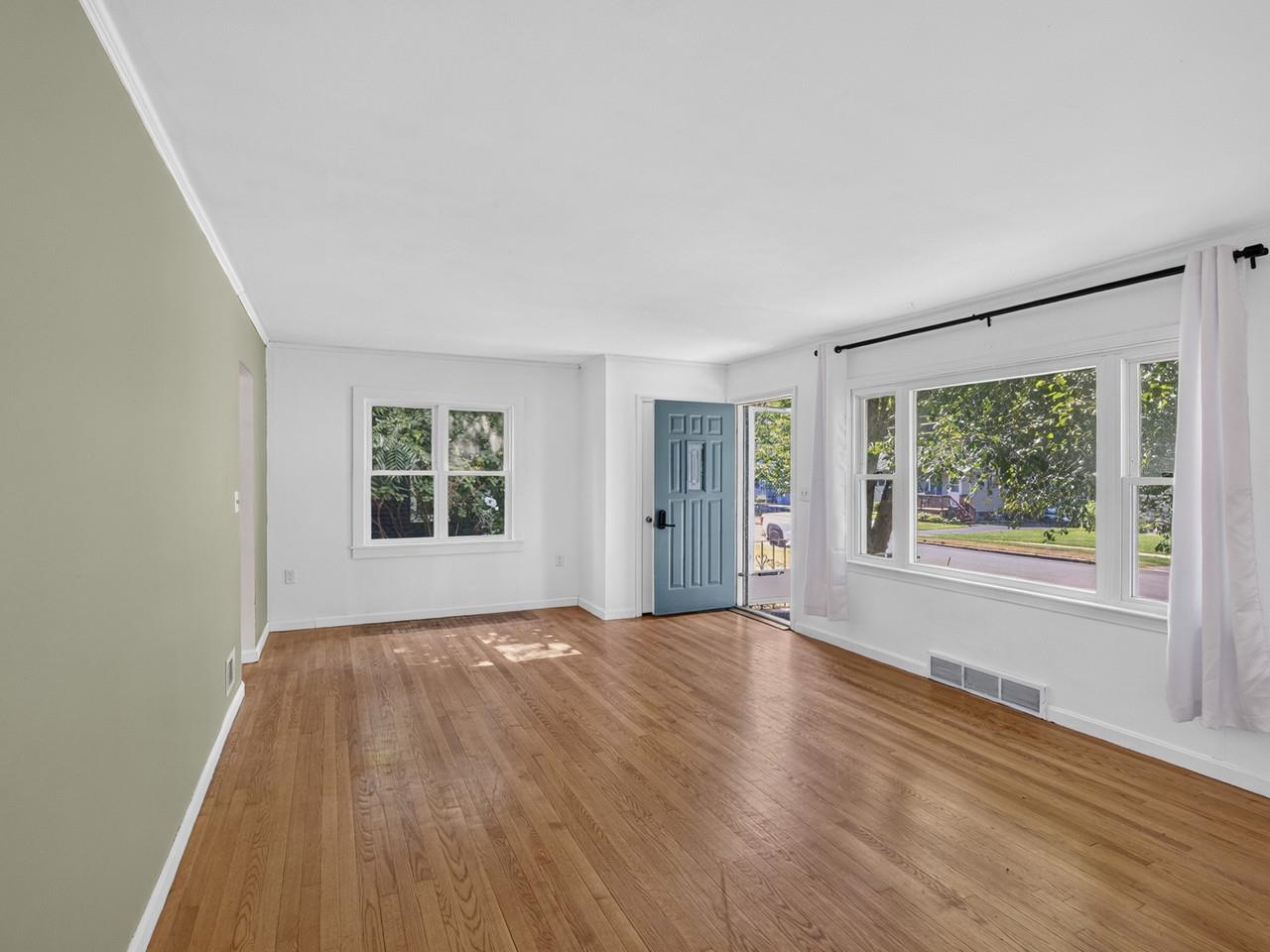 131 Iroquois Avenue Property Photo 4