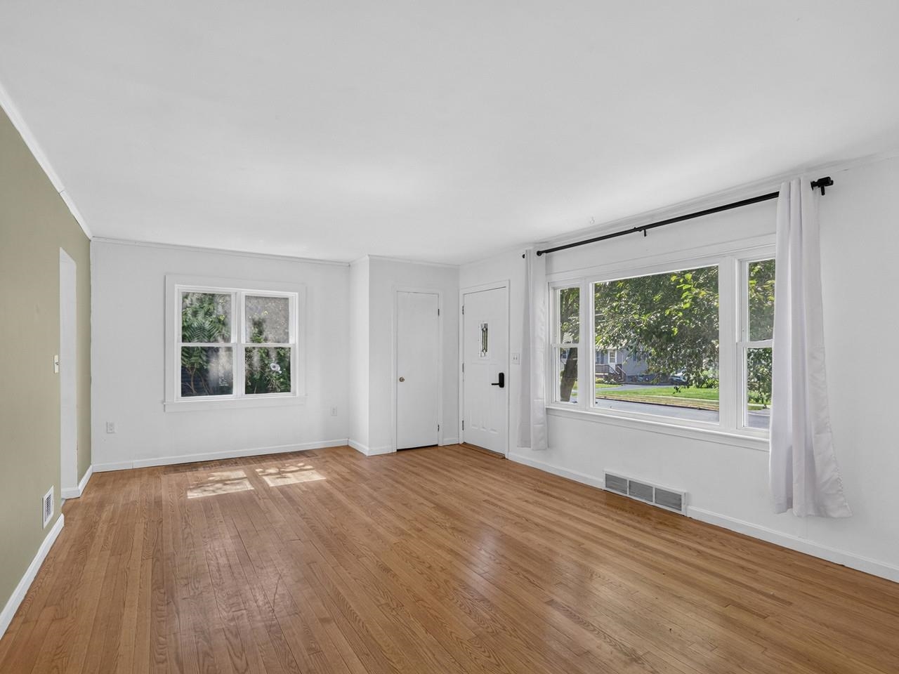 131 Iroquois Avenue Property Photo 6