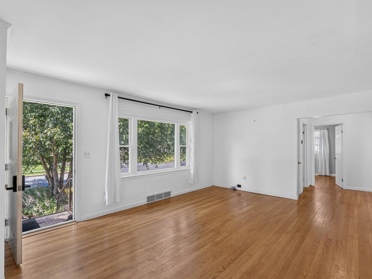 131 Iroquois Avenue Property Photo 7