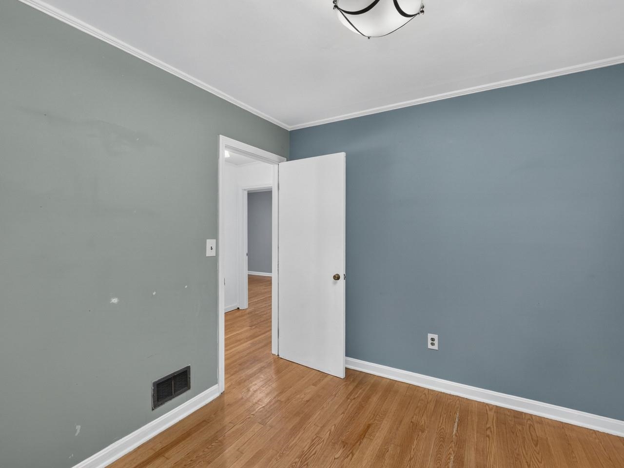 131 Iroquois Avenue Property Photo 18