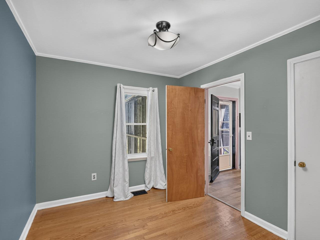 131 Iroquois Avenue Property Photo 20