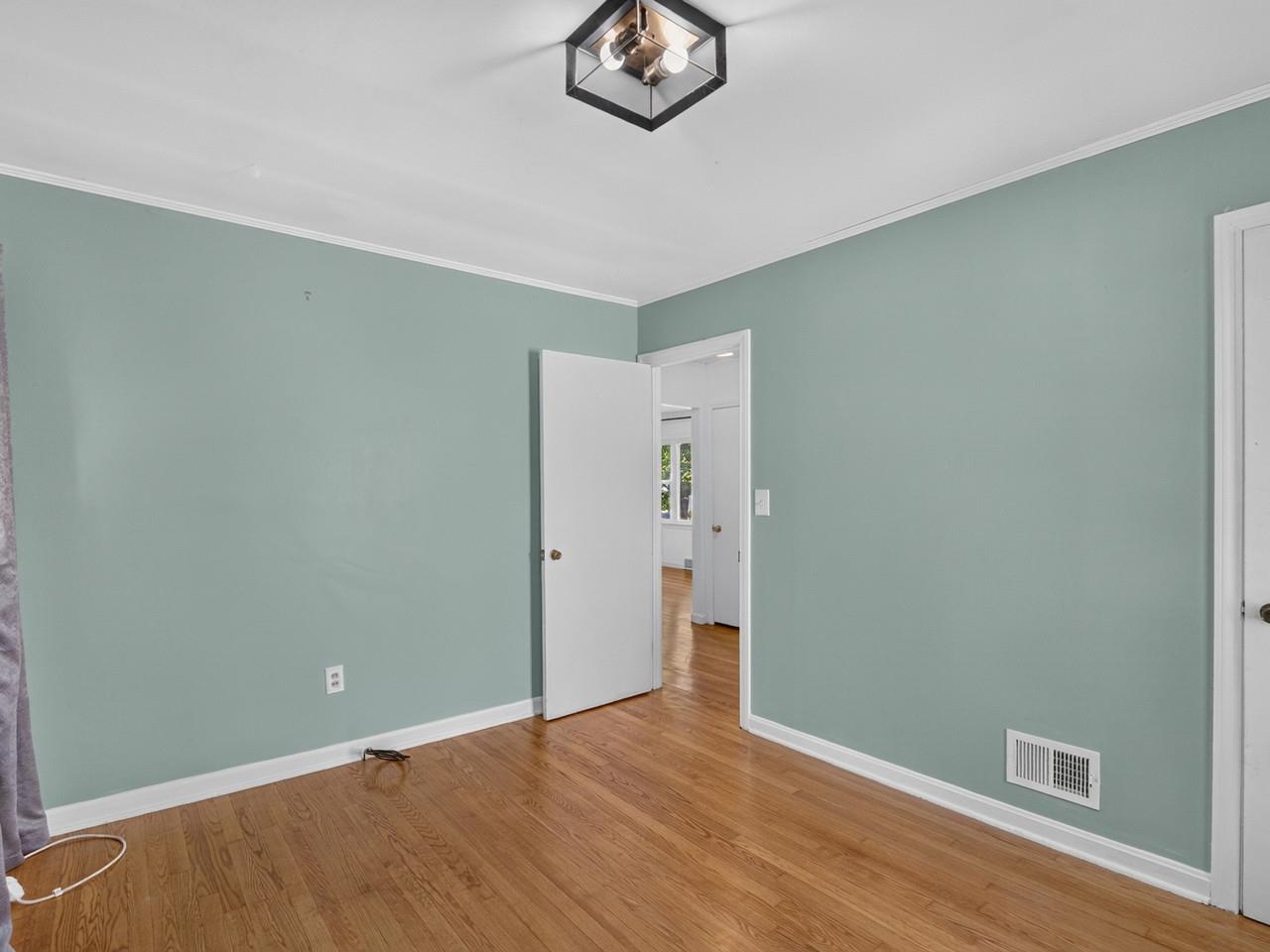 131 Iroquois Avenue Property Photo 24