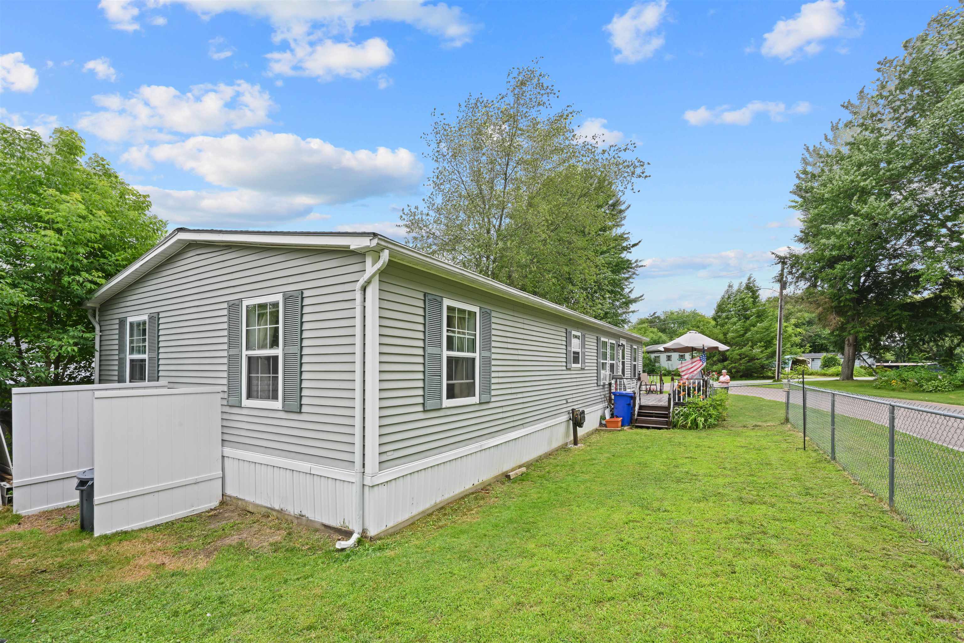 92 Hilltop Circle Property Photo 2