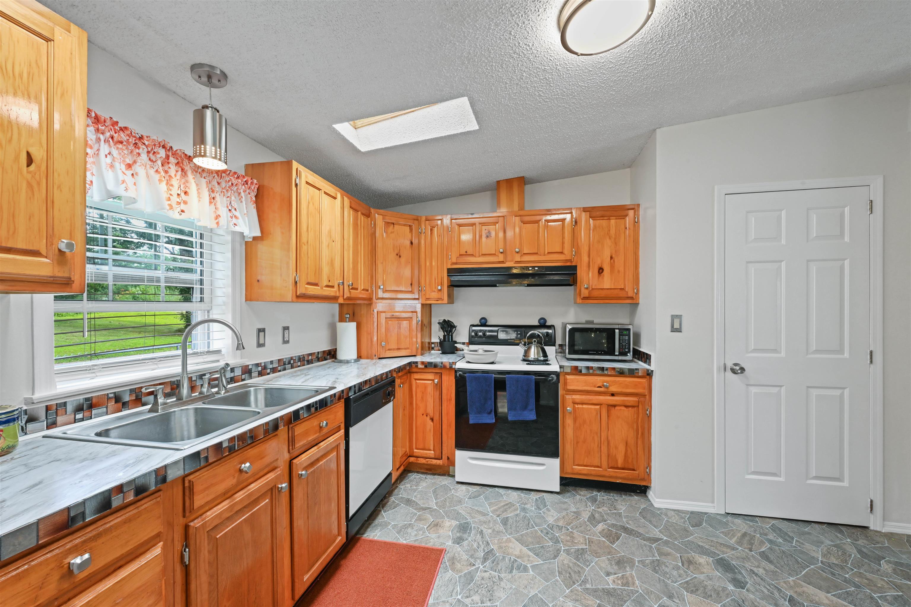 92 Hilltop Circle Property Photo 8
