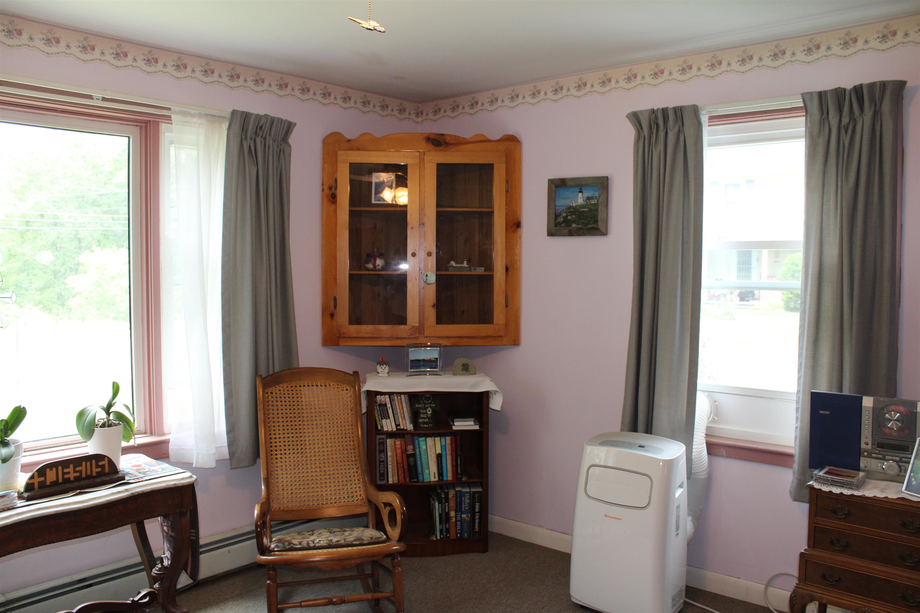 8 Holly Heights Property Photo 3