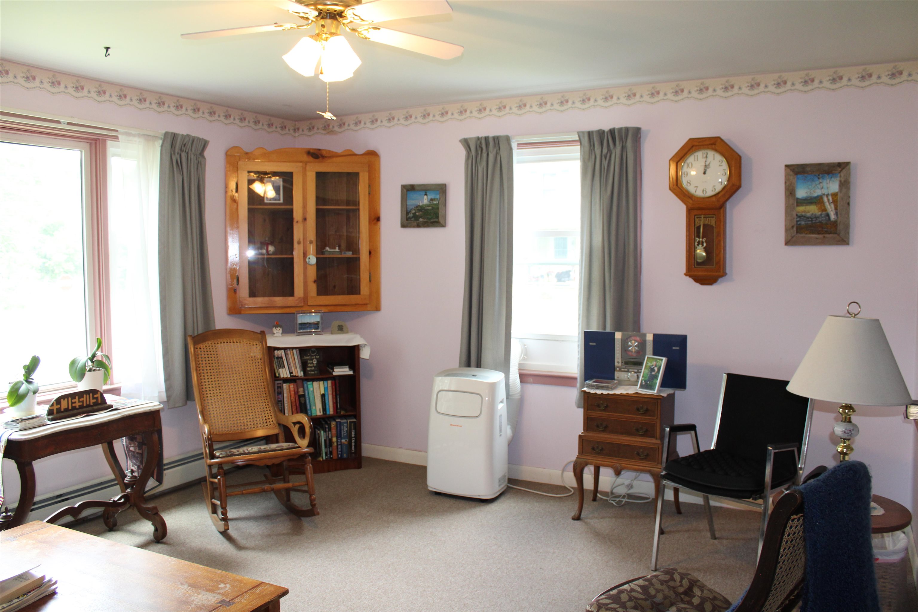 8 Holly Heights Property Photo 5