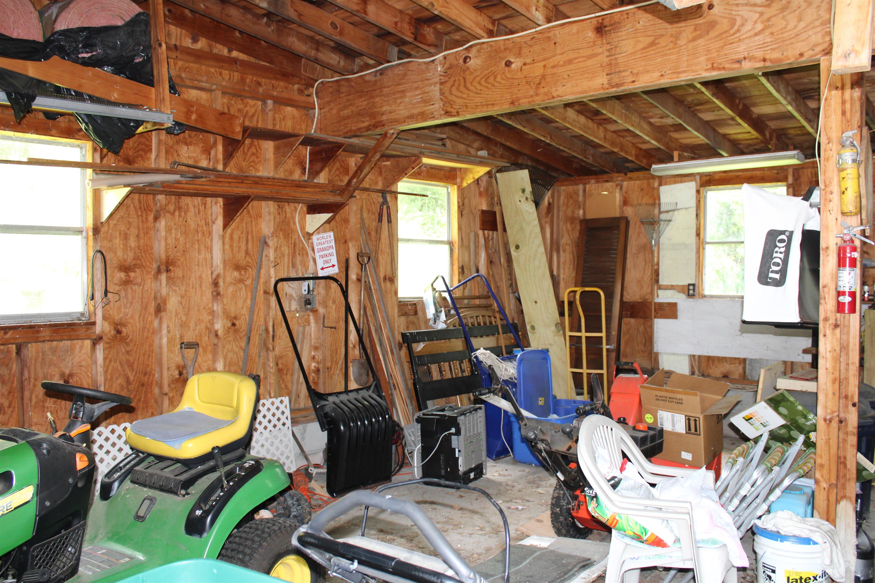 8 Holly Heights Property Photo 32