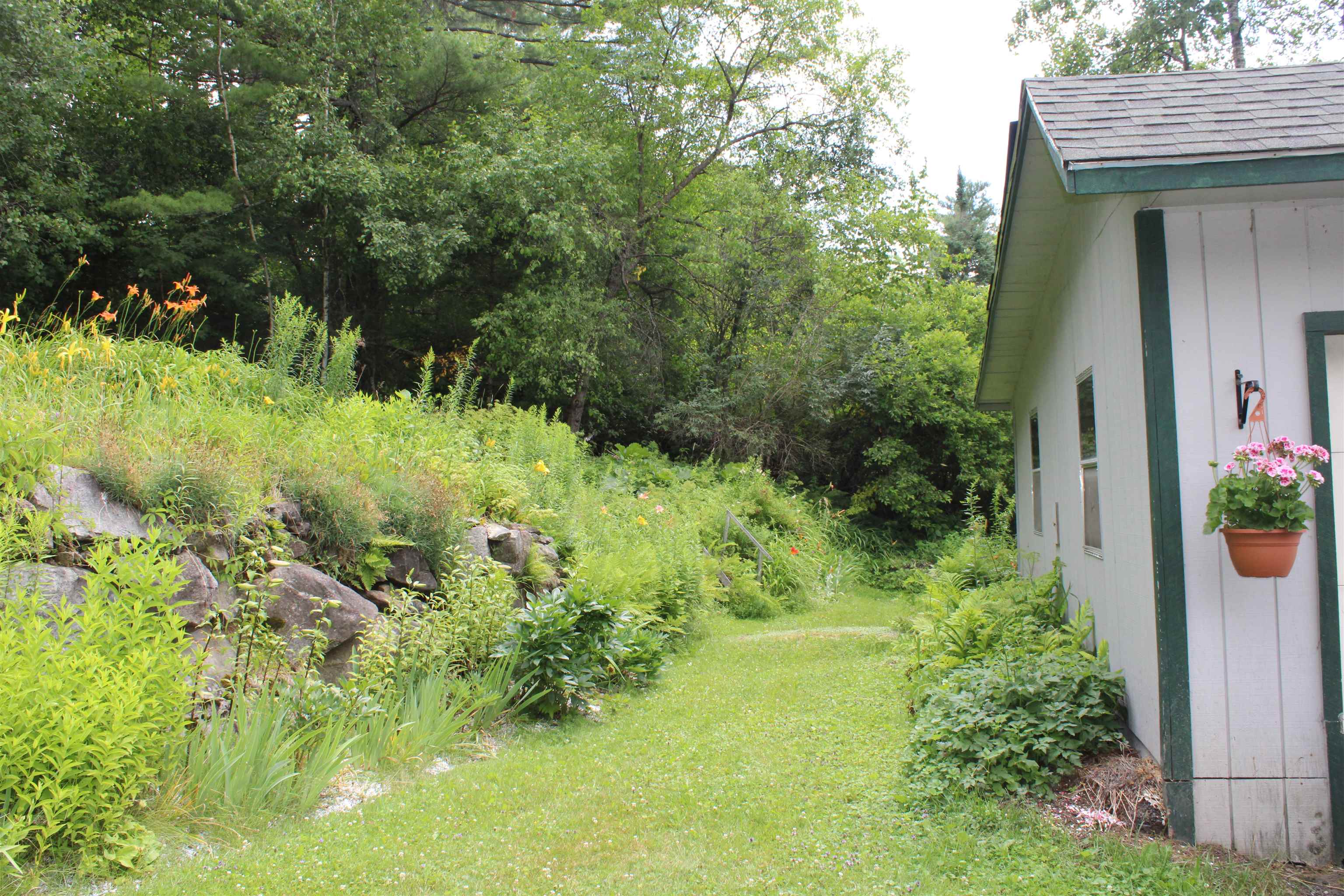 8 Holly Heights Property Photo 36
