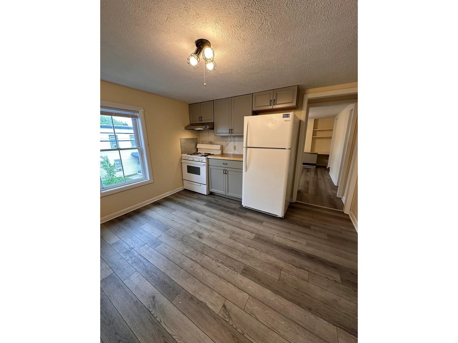 87 Spring Street Property Photo 7