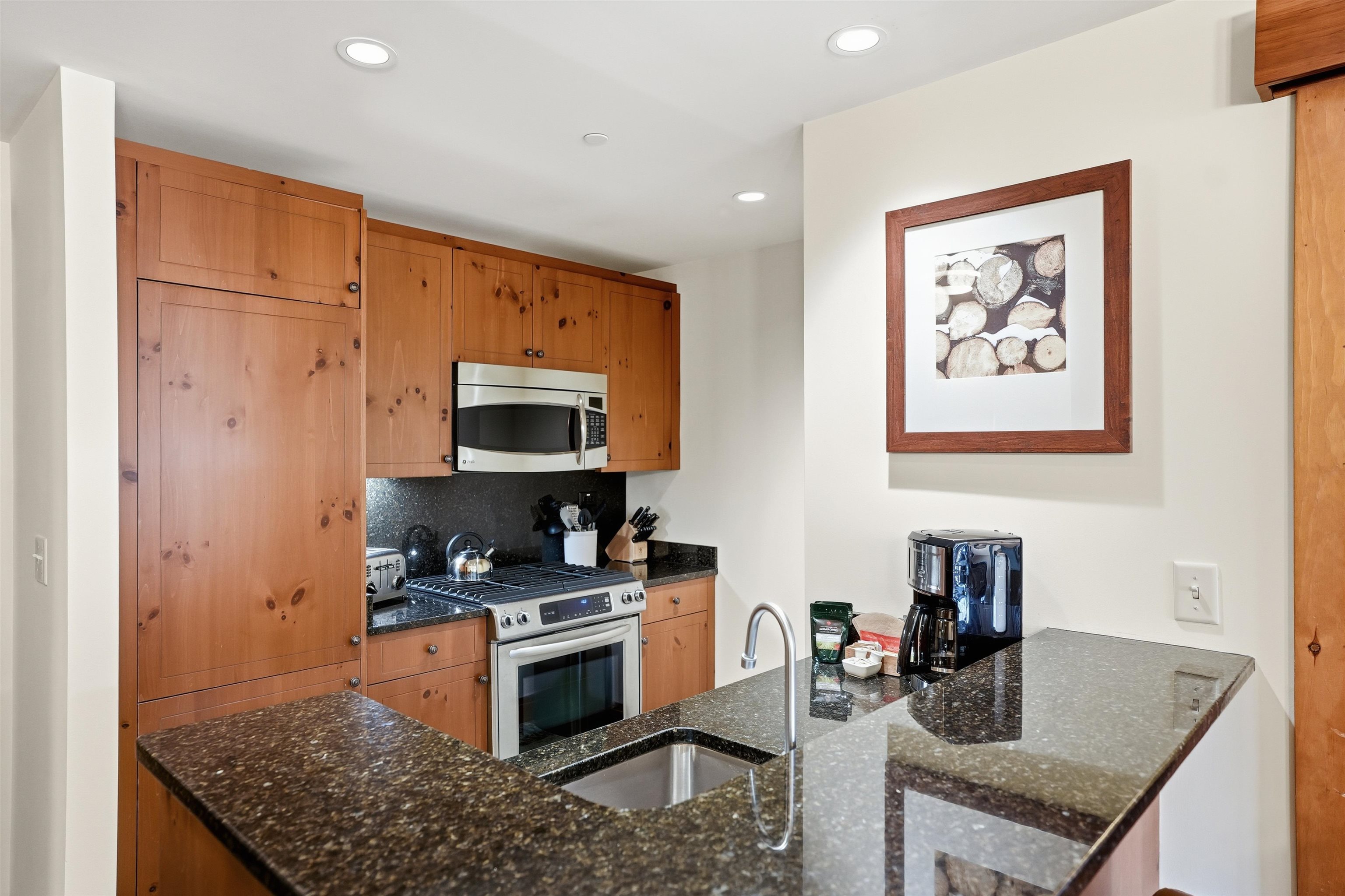 7412 Mountain Road Property Photo 2