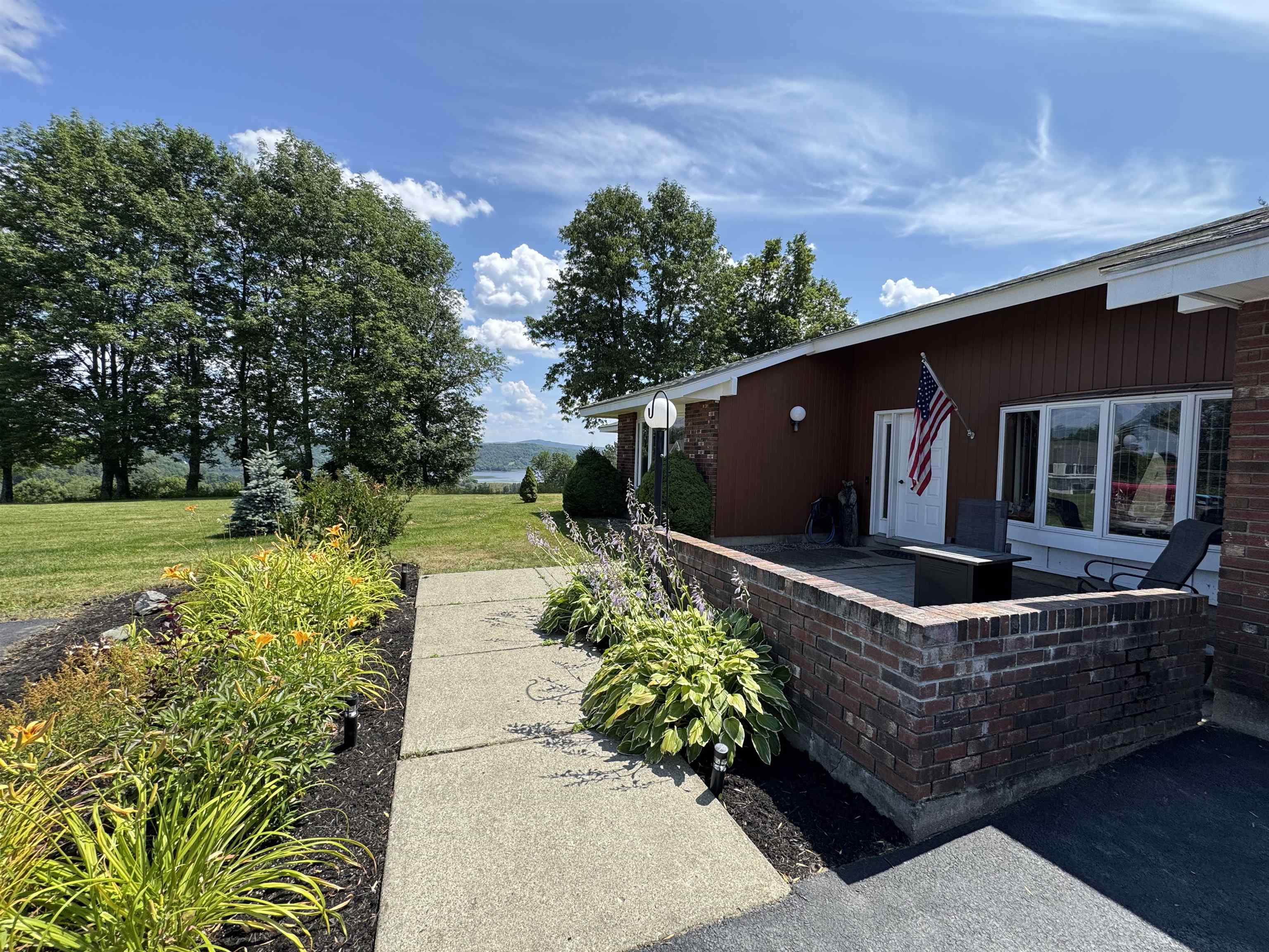 537 Memphremagog Views Property Photo 3