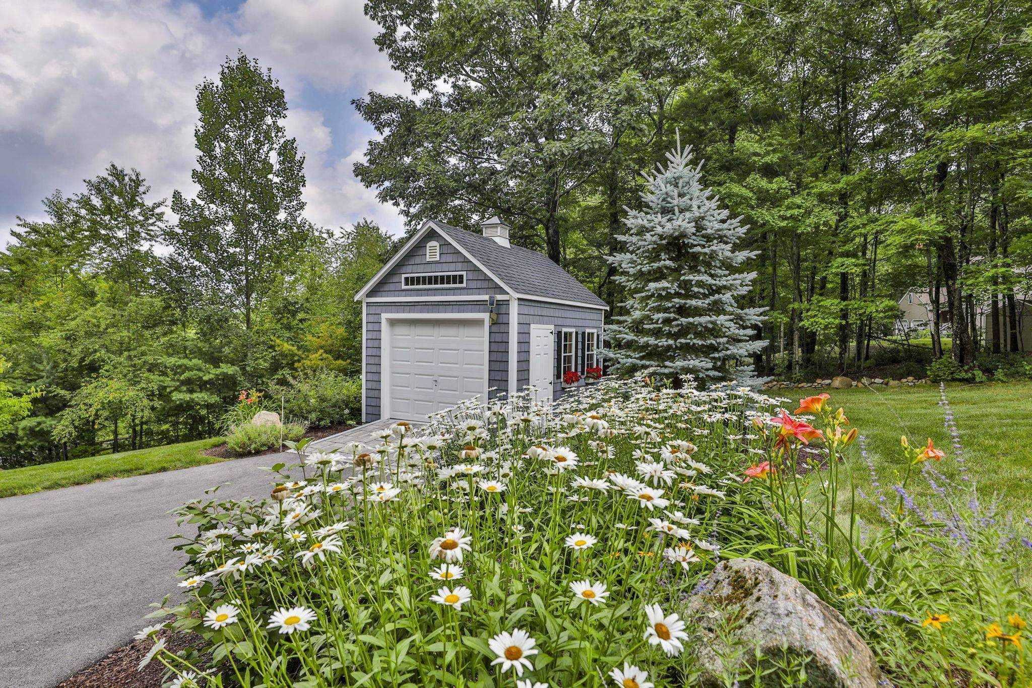 10 Mosher Drive Property Photo 17