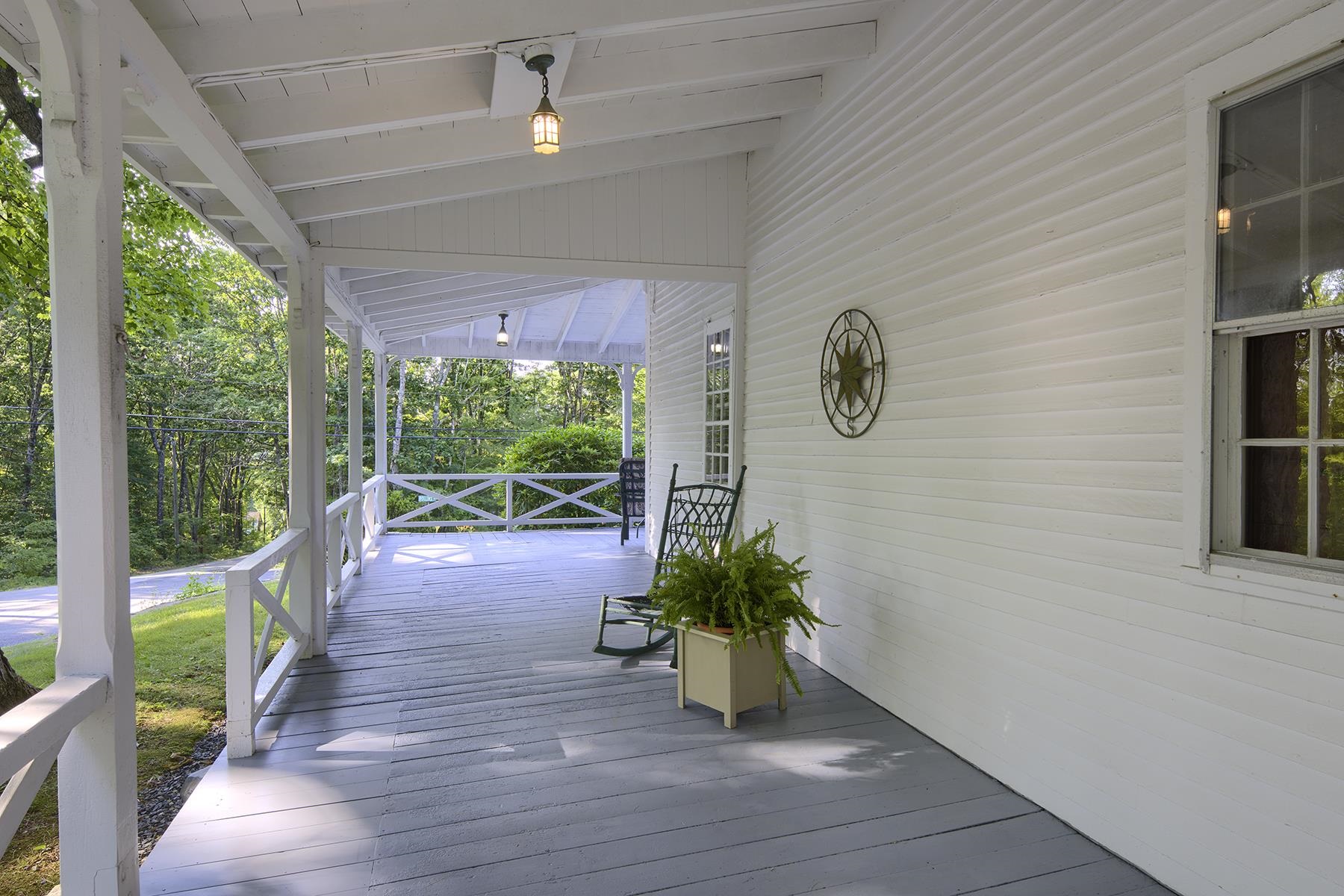 975 Rollins Road Property Photo 14