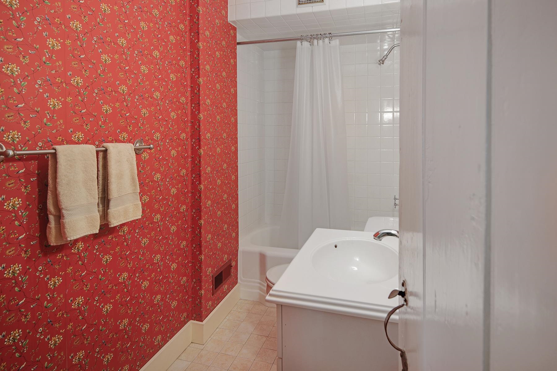975 Rollins Road Property Photo 30