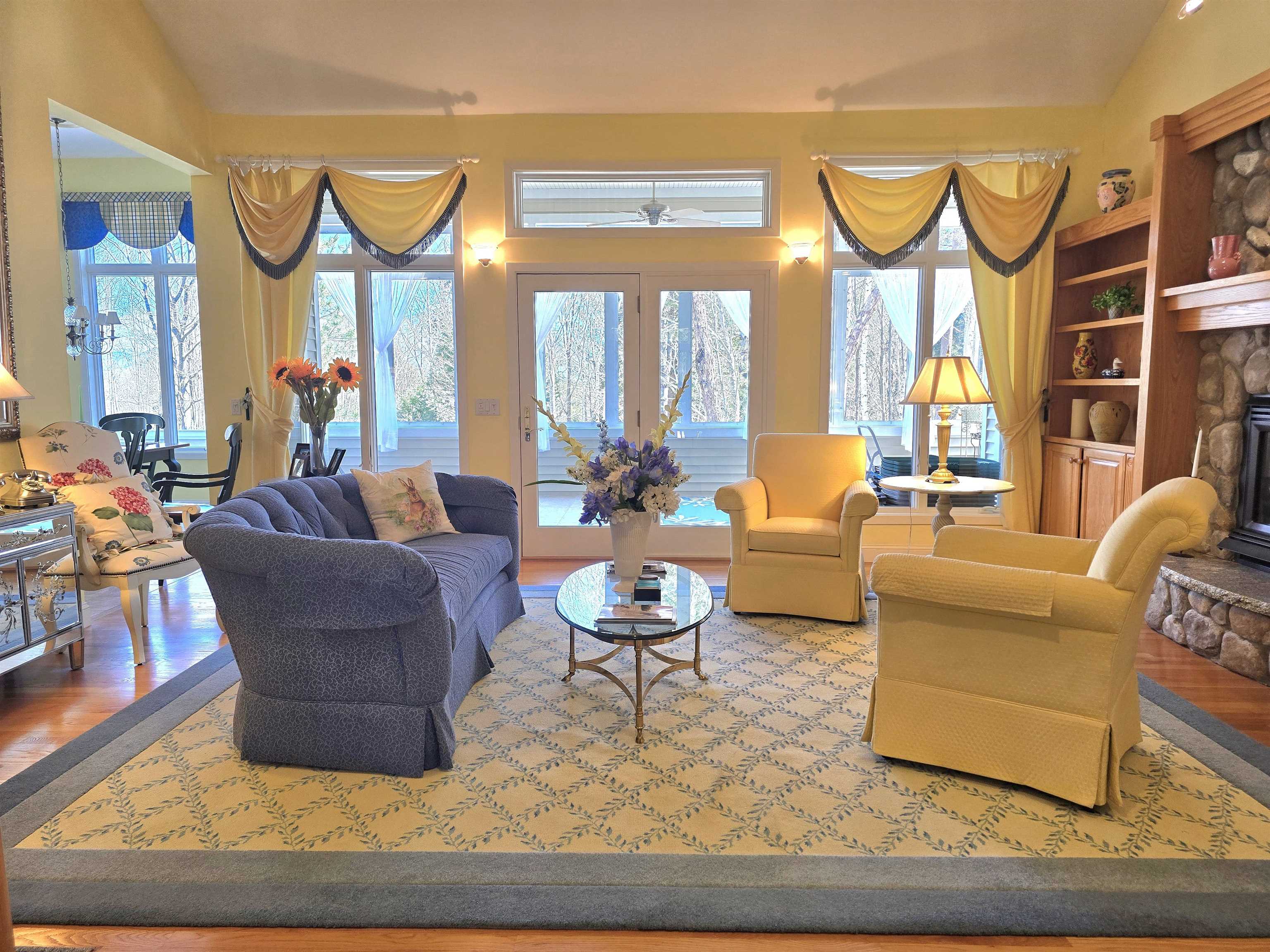 22 Moat Lane Property Photo 12