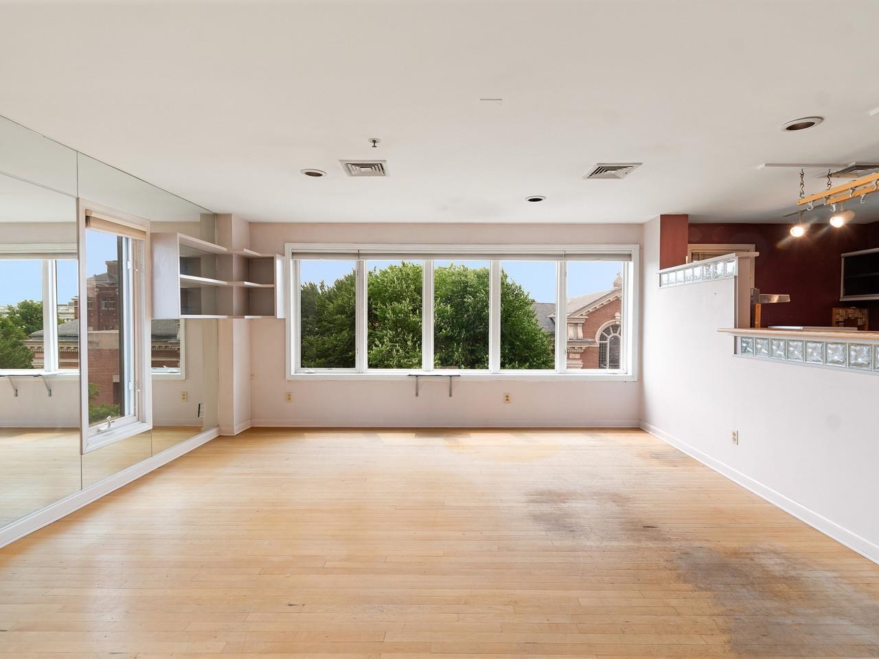 230 College Street Property Photo 2
