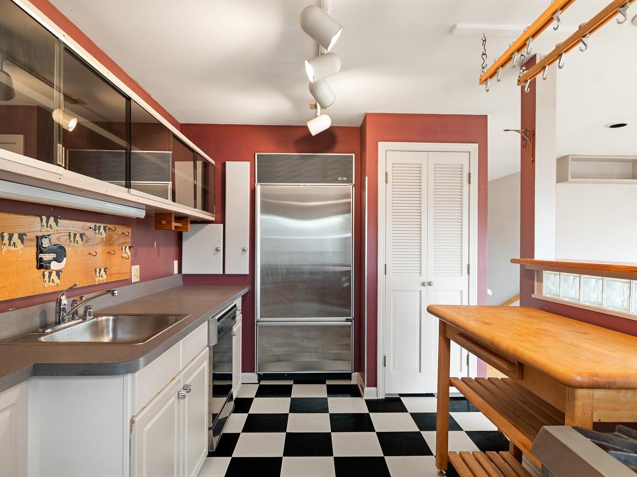 230 College Street Property Photo 7