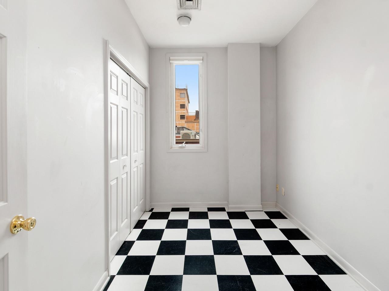 230 College Street Property Photo 11