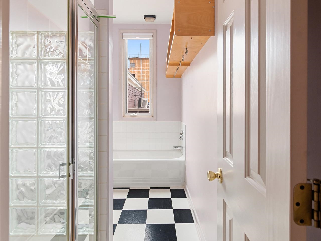 230 College Street Property Photo 14
