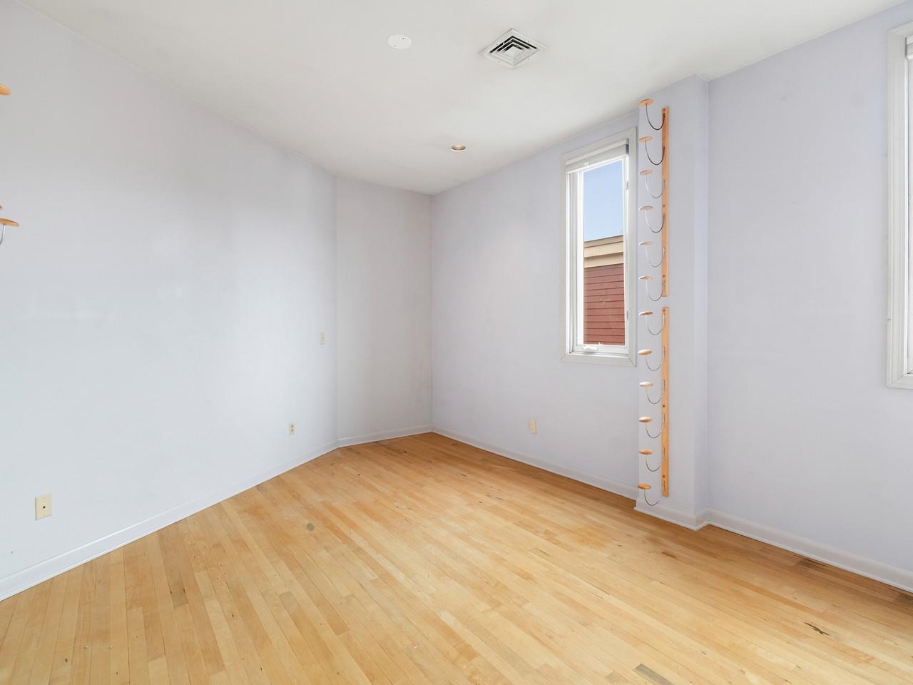 230 College Street Property Photo 15