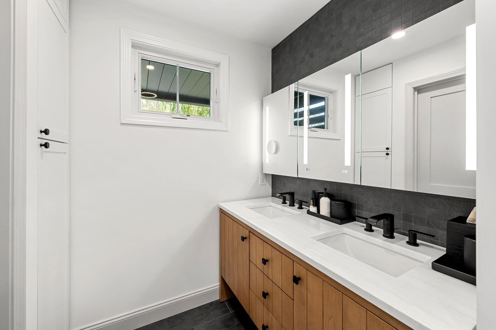 82 Kings Highway Property Photo 35