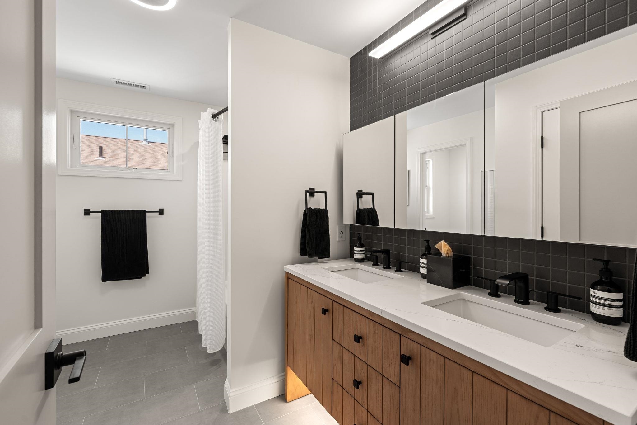 82 Kings Highway Property Photo 44