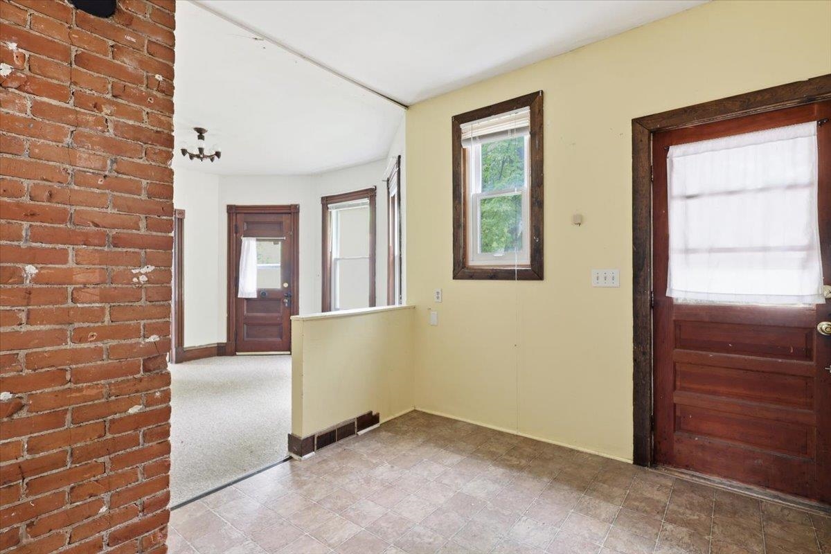 78-80 Loomis Street Property Photo 7