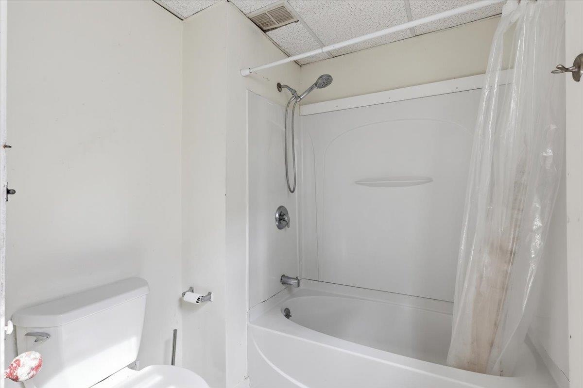 78-80 Loomis Street Property Photo 8