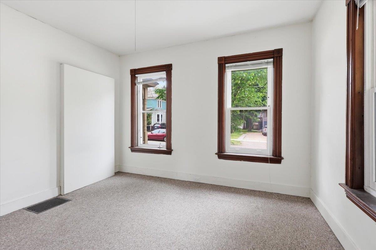 78-80 Loomis Street Property Photo 10
