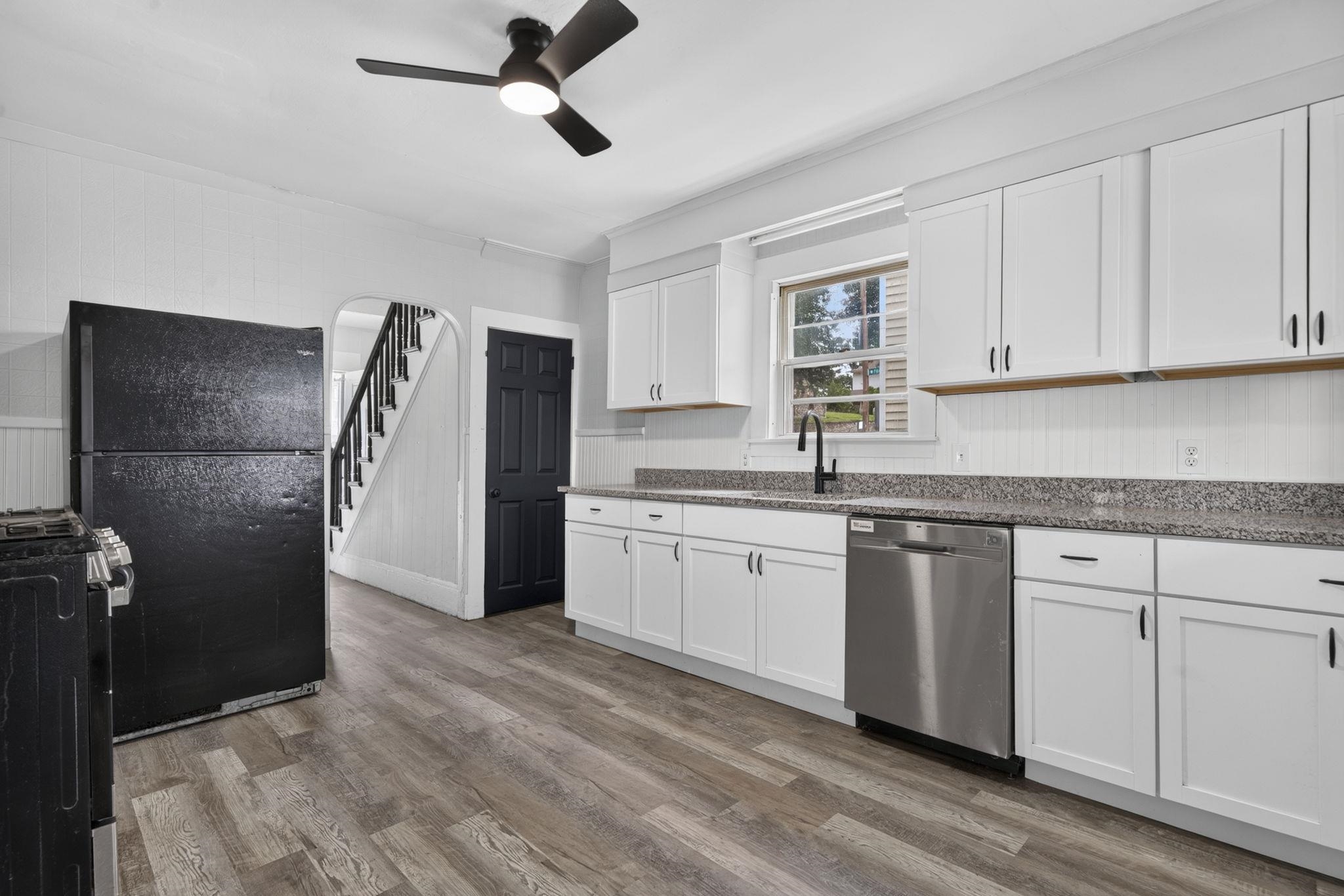 571 Amherst Street Property Photo 4