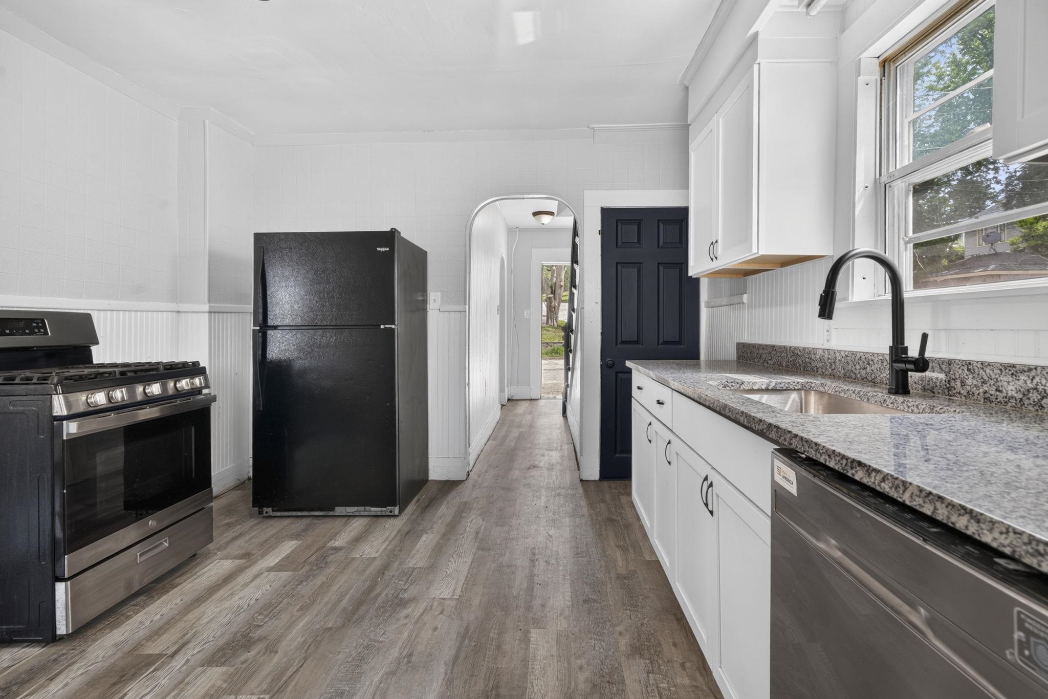 571 Amherst Street Property Photo 7