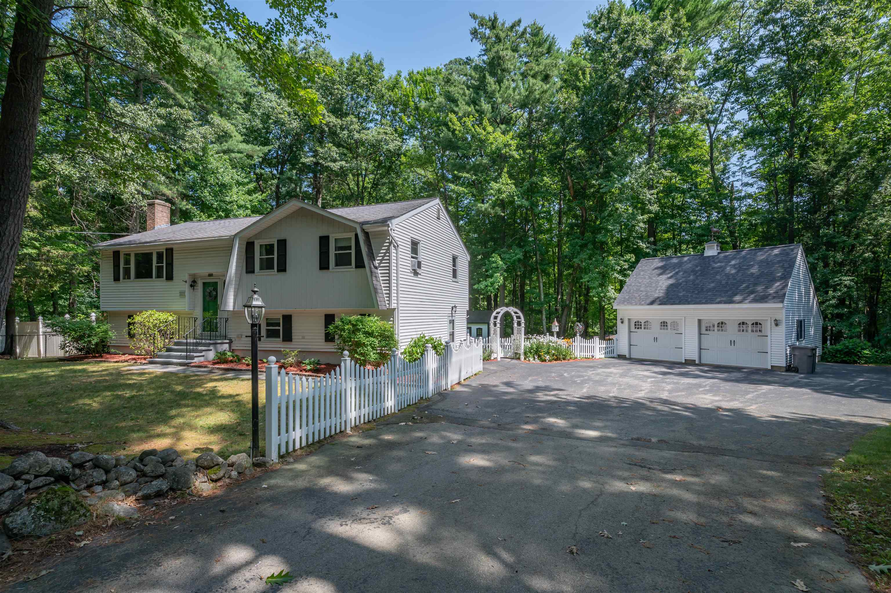 223 Baboosic Lake Road Property Photo 3