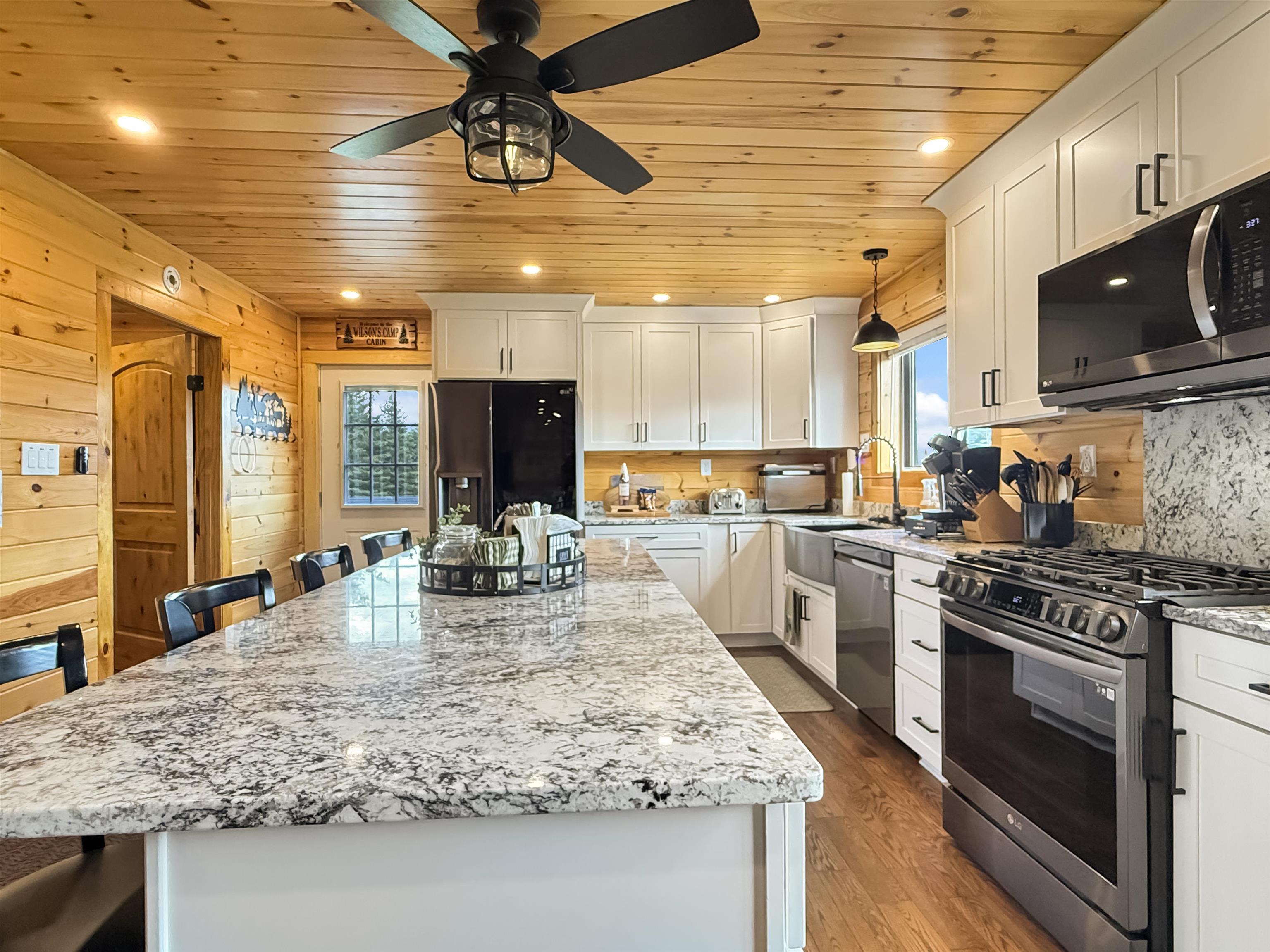 428 E Colebrook Road Property Photo 11