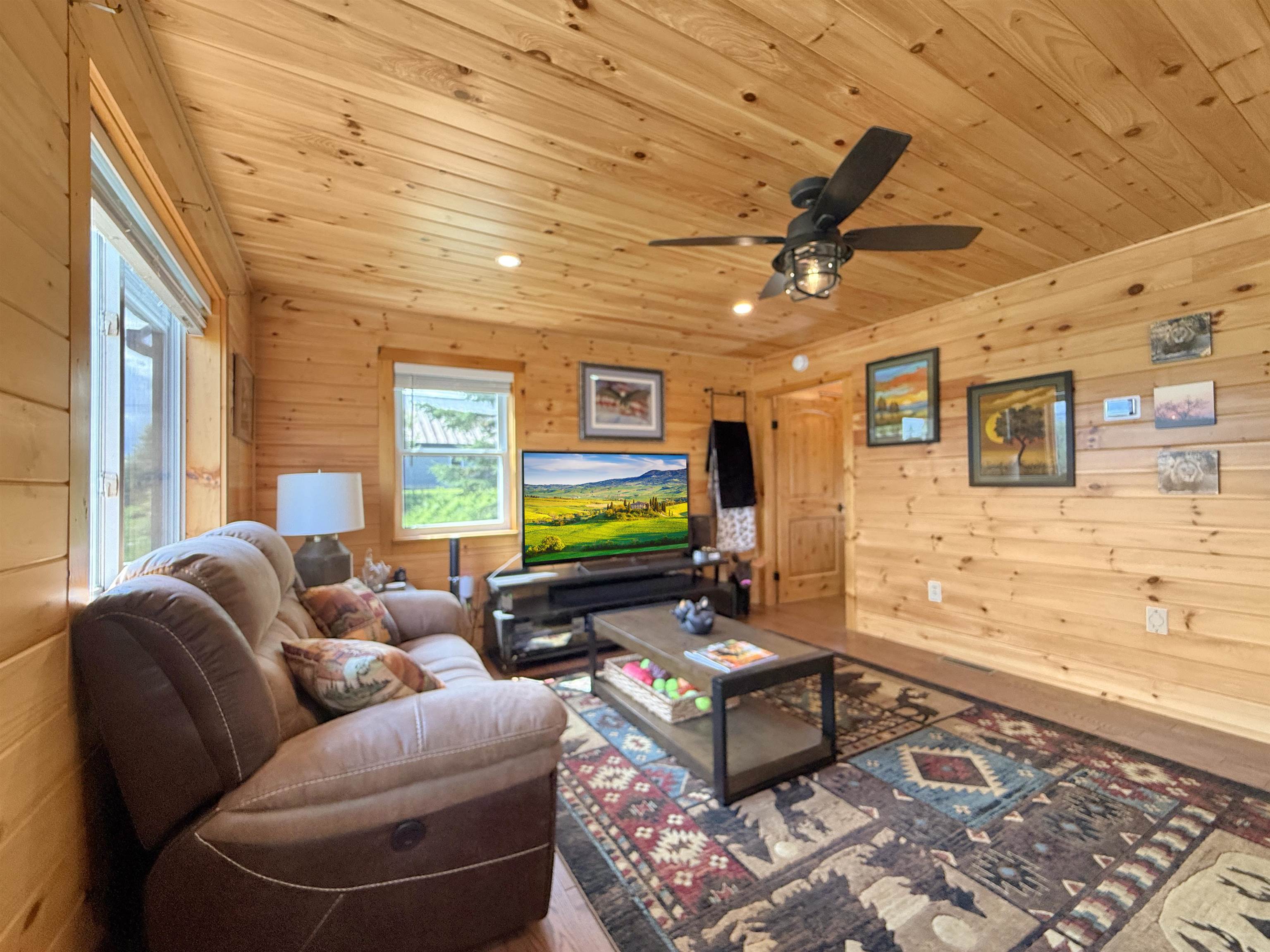 428 E Colebrook Road Property Photo 16