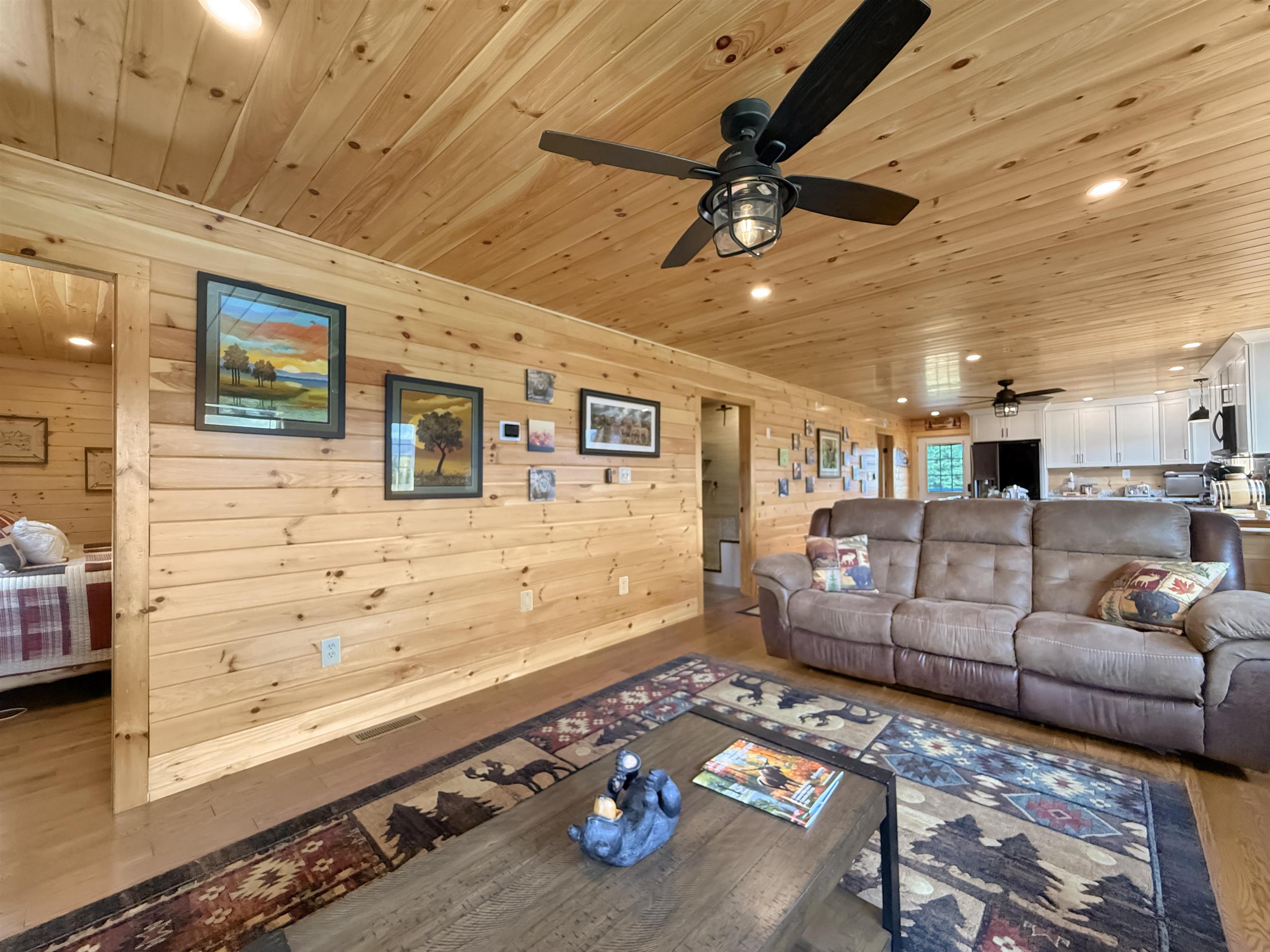 428 E Colebrook Road Property Photo 17