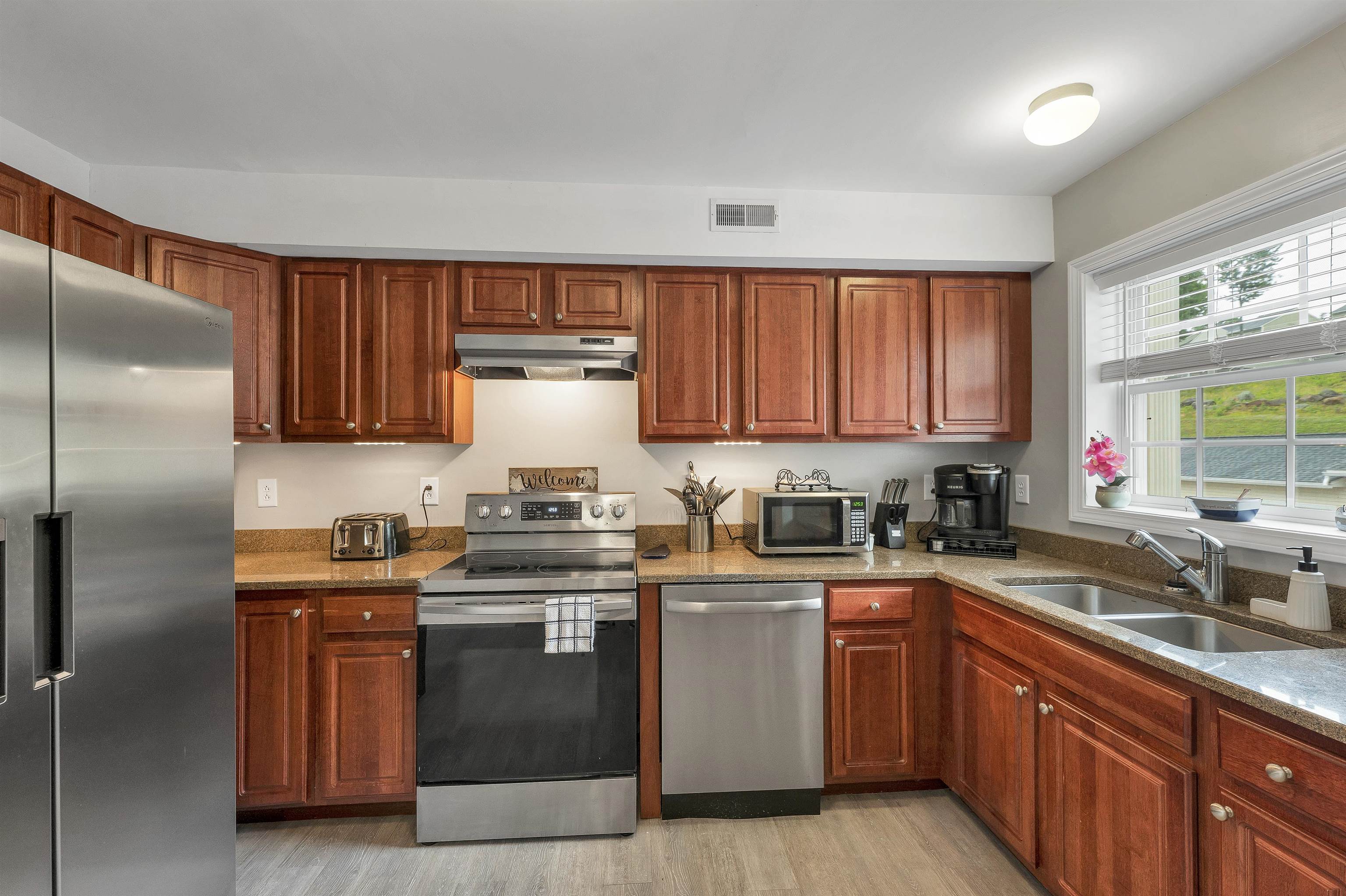 17 Sullivan Way Property Photo 3