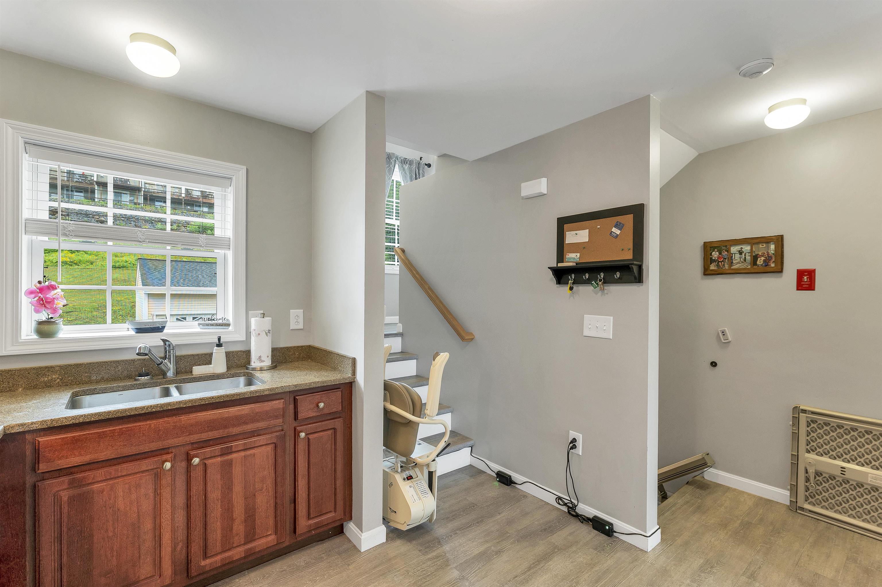 17 Sullivan Way Property Photo 8