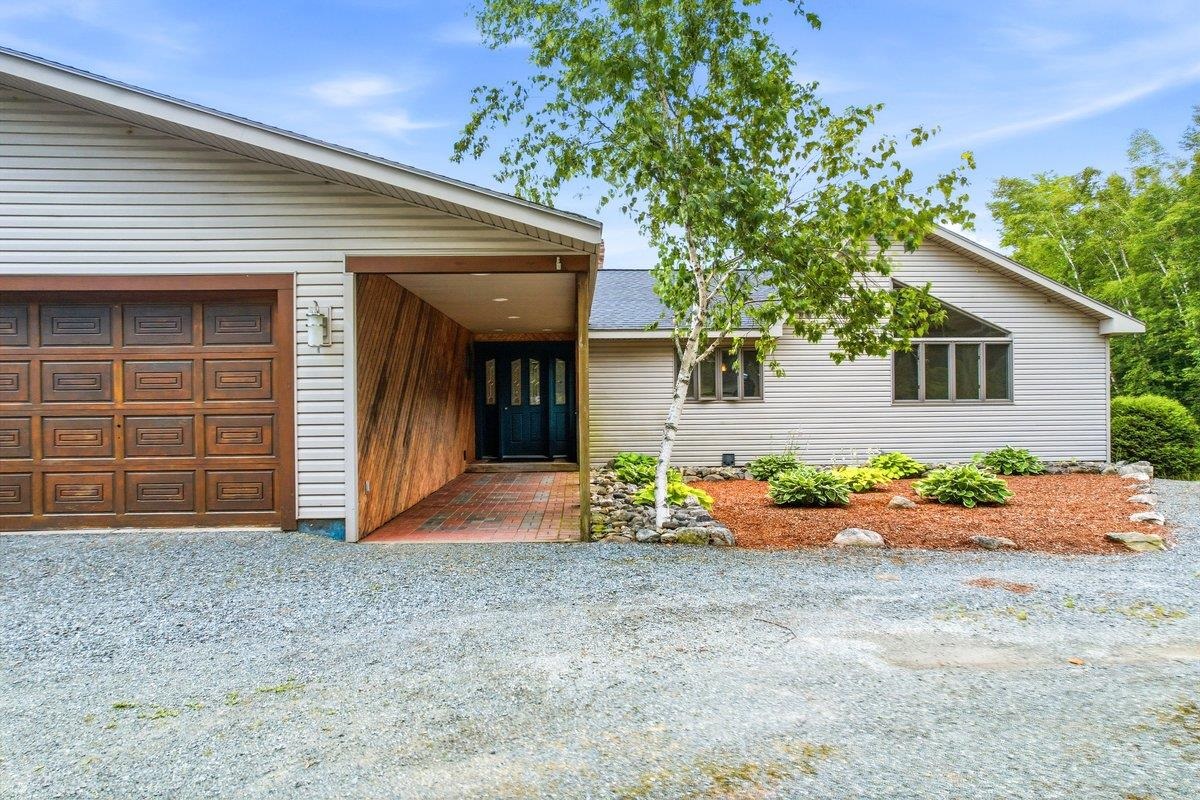 86 Raycrest Drive Property Photo 4