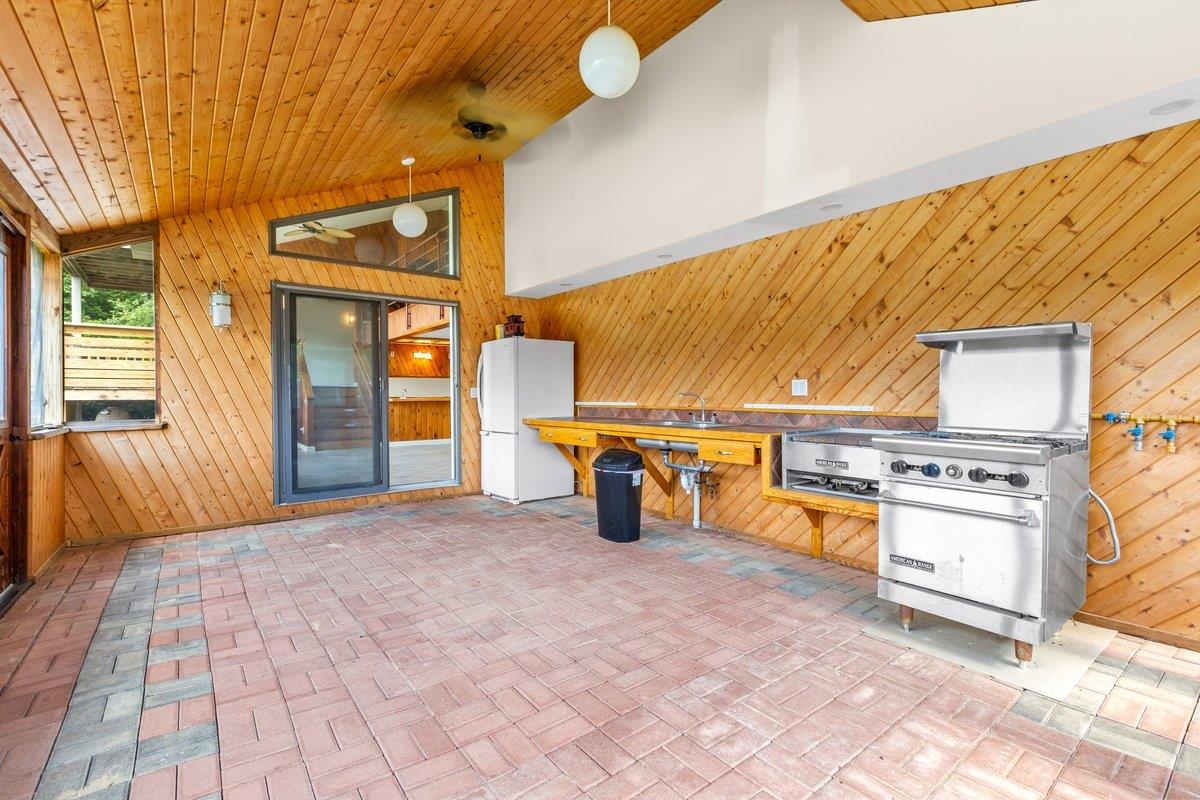 86 Raycrest Drive Property Photo 46
