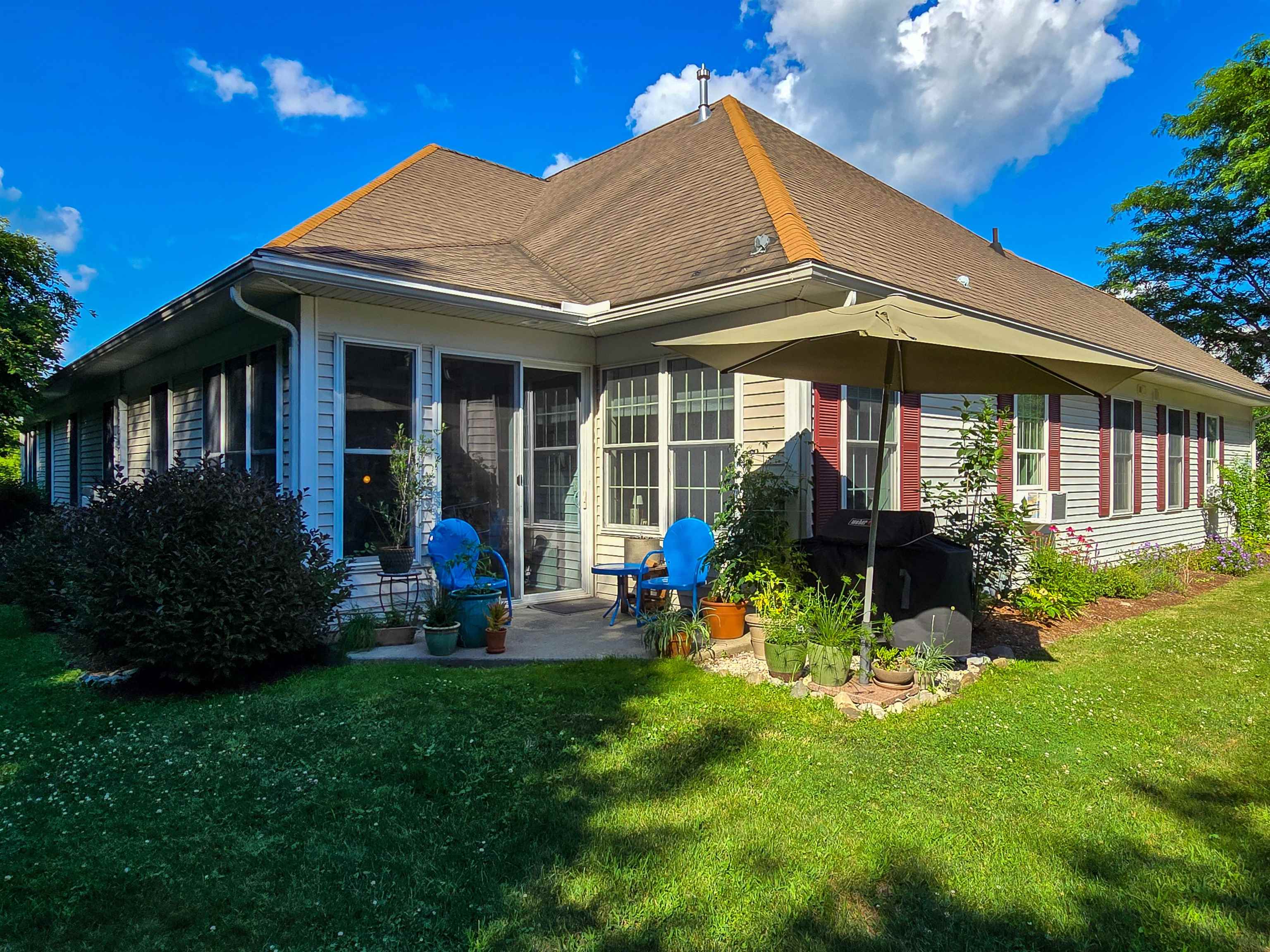 153 Garden Circle Property Photo 1